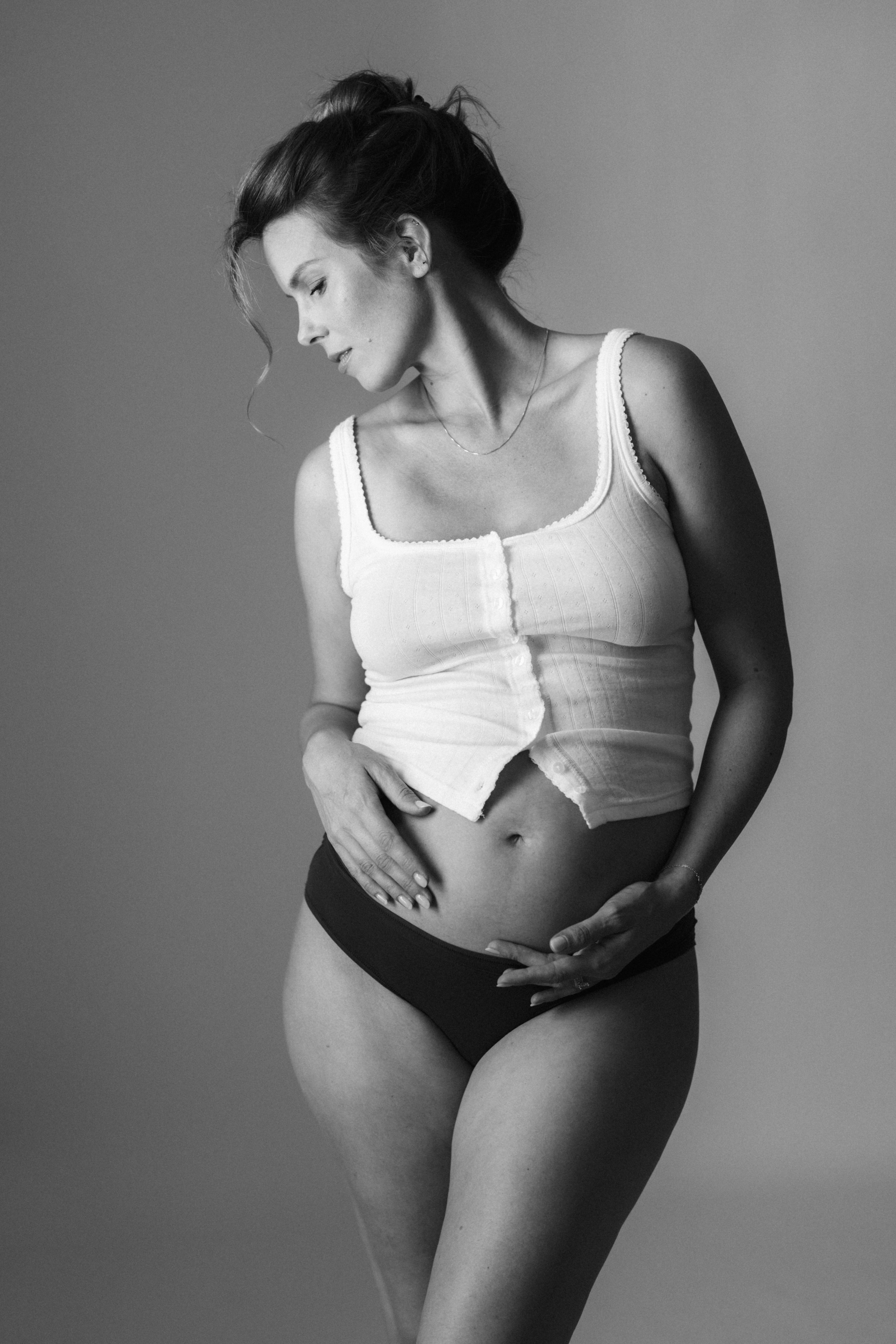 Kathleen. Modern maternity photographer in Long Island New York