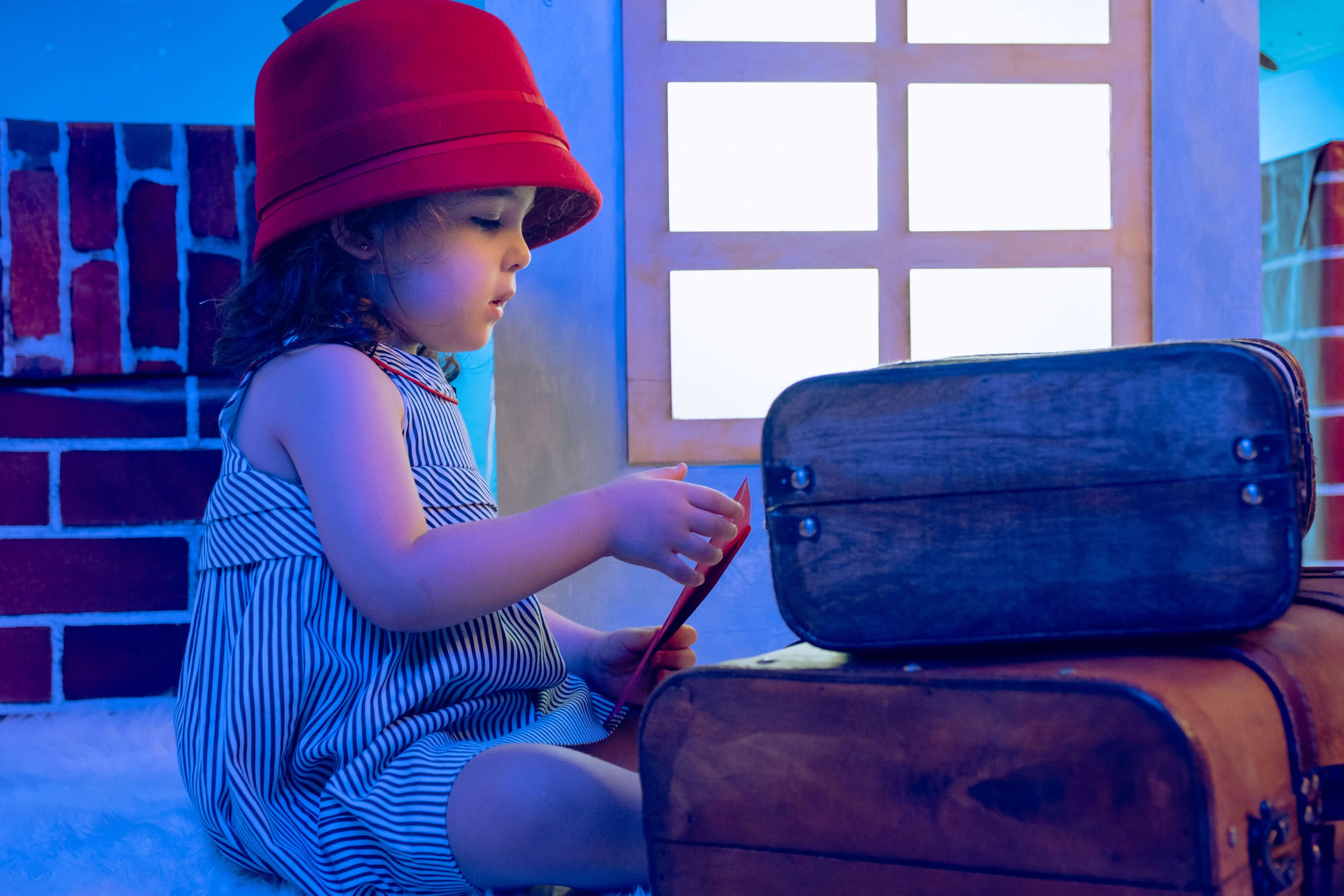 Retrato infantil de Navidad con atuendo clásico en Migui Peques, Telde