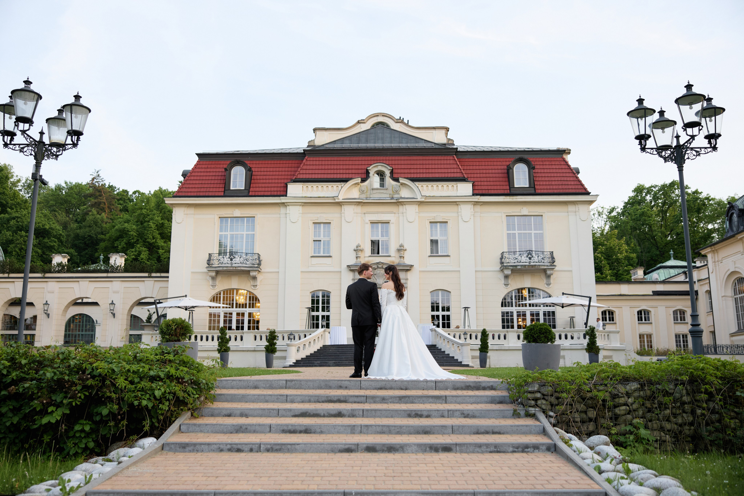 Wiktoria & Kacper. Pałac Goetz. Fotograf ślubny i rodzinny w Krakowie Yana Klymova