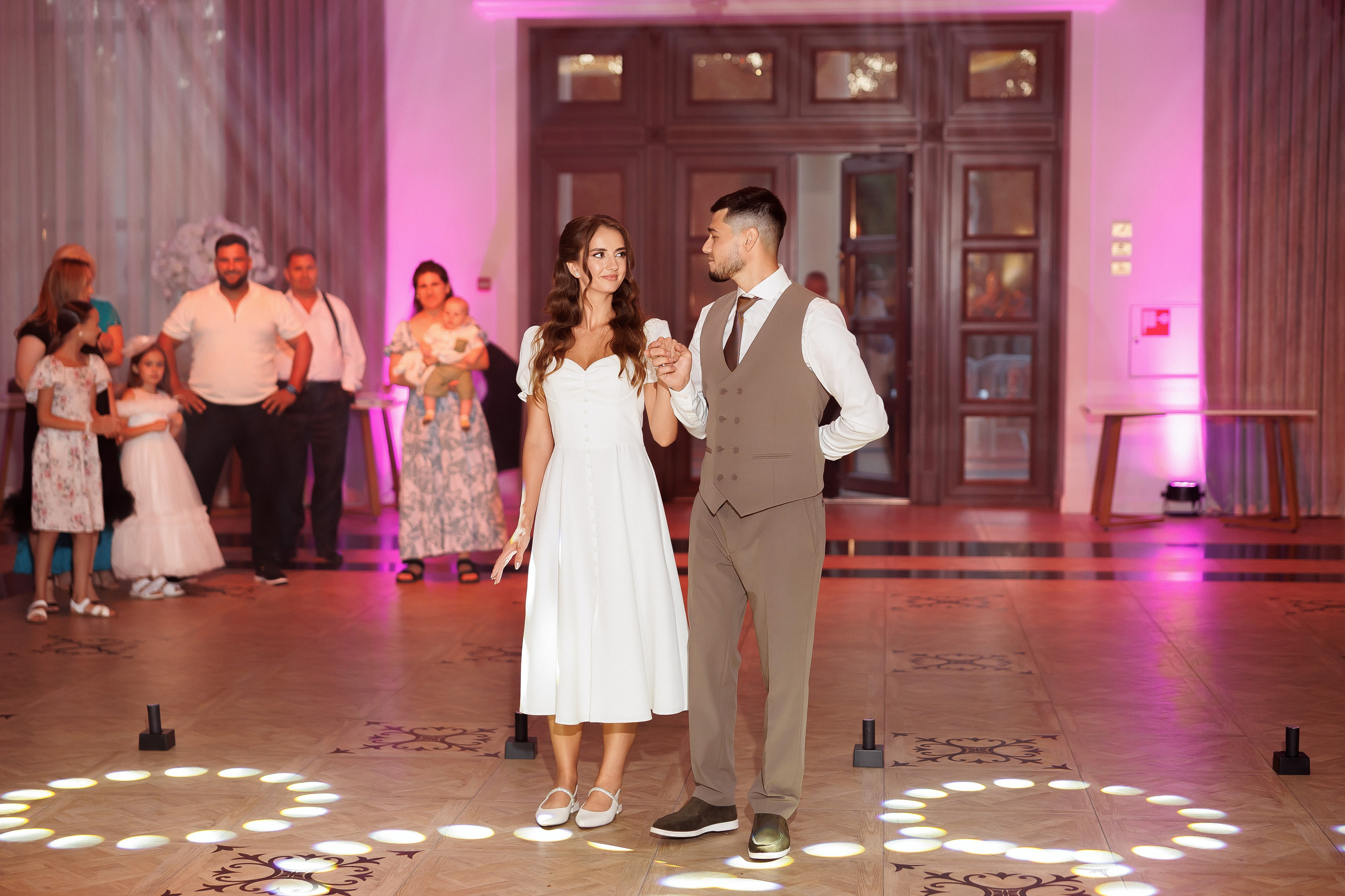 Eugen & Livia — Grand Elysee — Wedding Day. Servicii Foto și Video 067188353