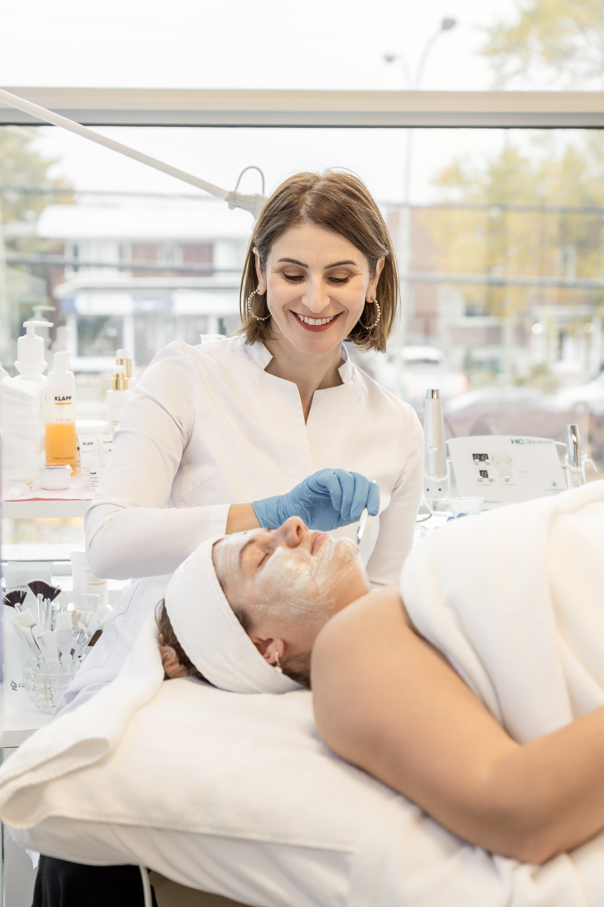 Violeta Sili, Esthéticienne/Beautician