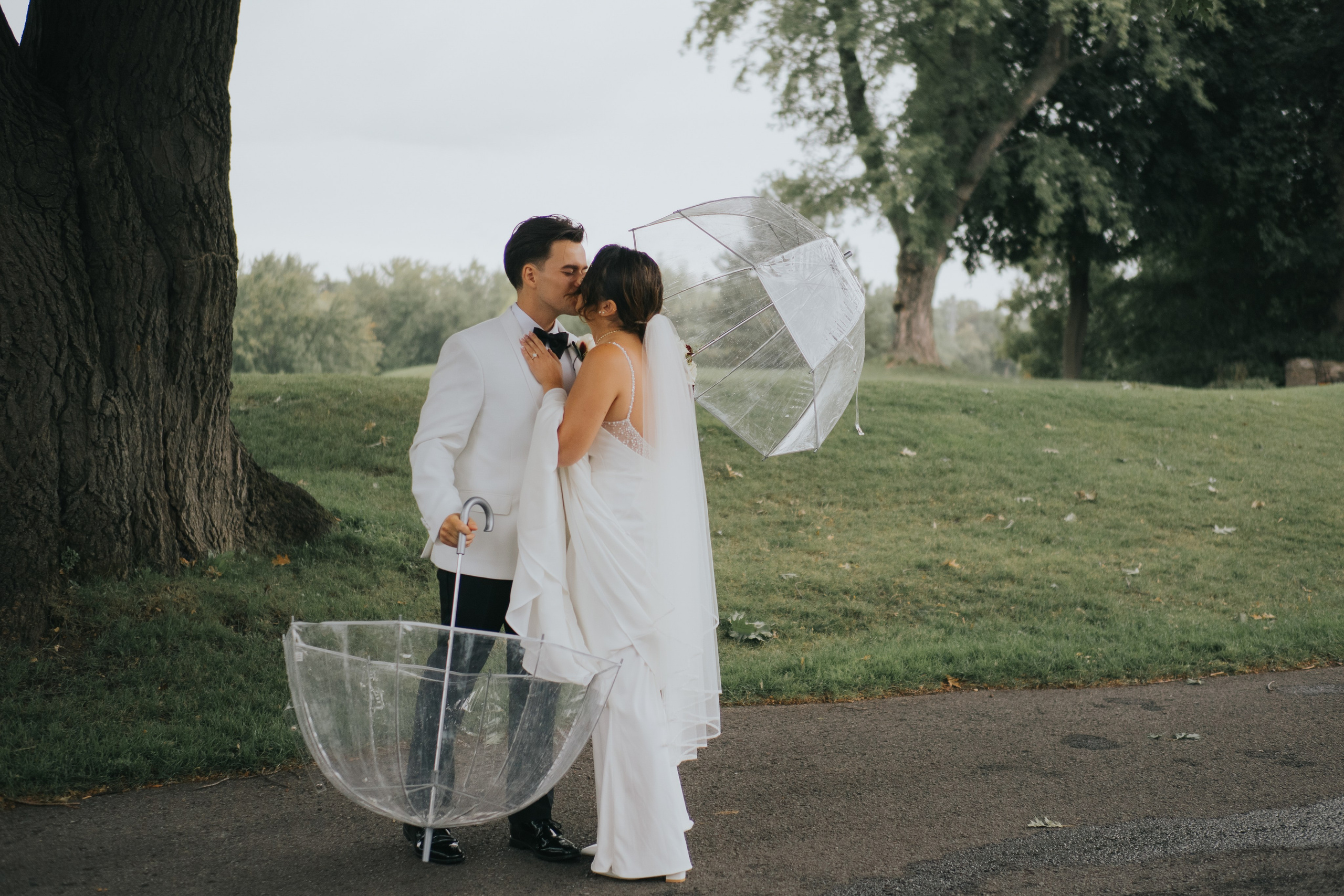 Wedding of Cassandra and Loïc in Beaconsfield, Montreal. Wedding and Family Photography Montreal Muriel Oe Photo