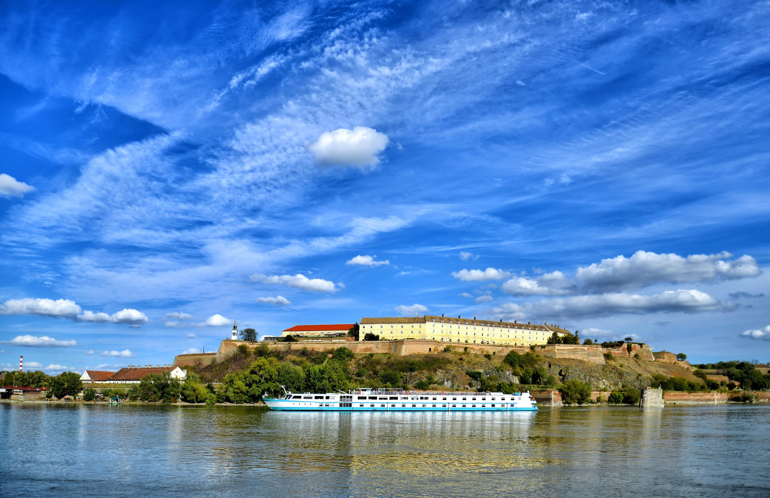 Novi Sad, tri prazna mesta pa svi ostali gradovi.❤️. Aleksandar Milutinović fotograf iz Srbije, Novog Sada