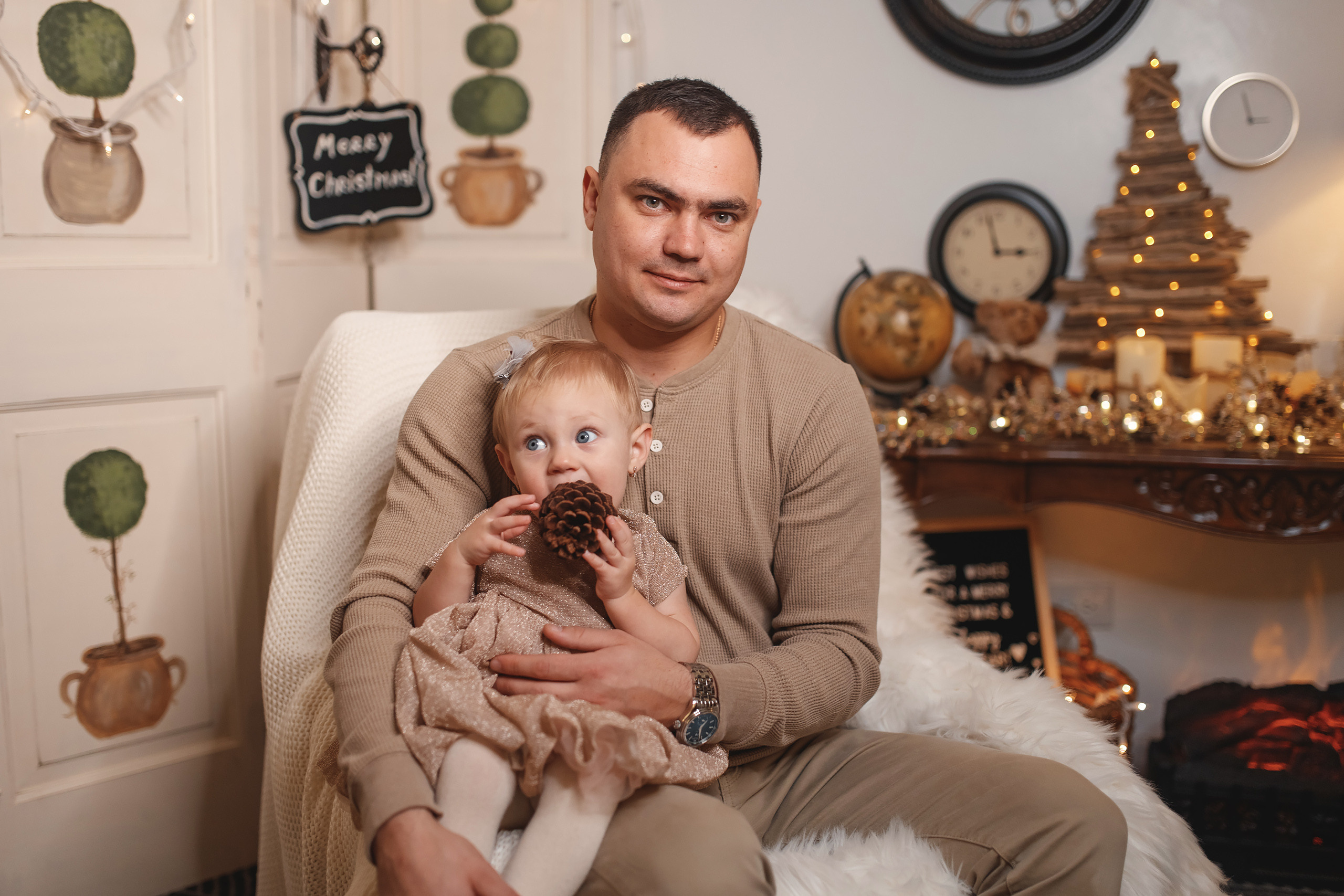 12.13.2020 Christmas Family Photoshoot 23. Wedding family event photographer in Chicago Nick Yushevich