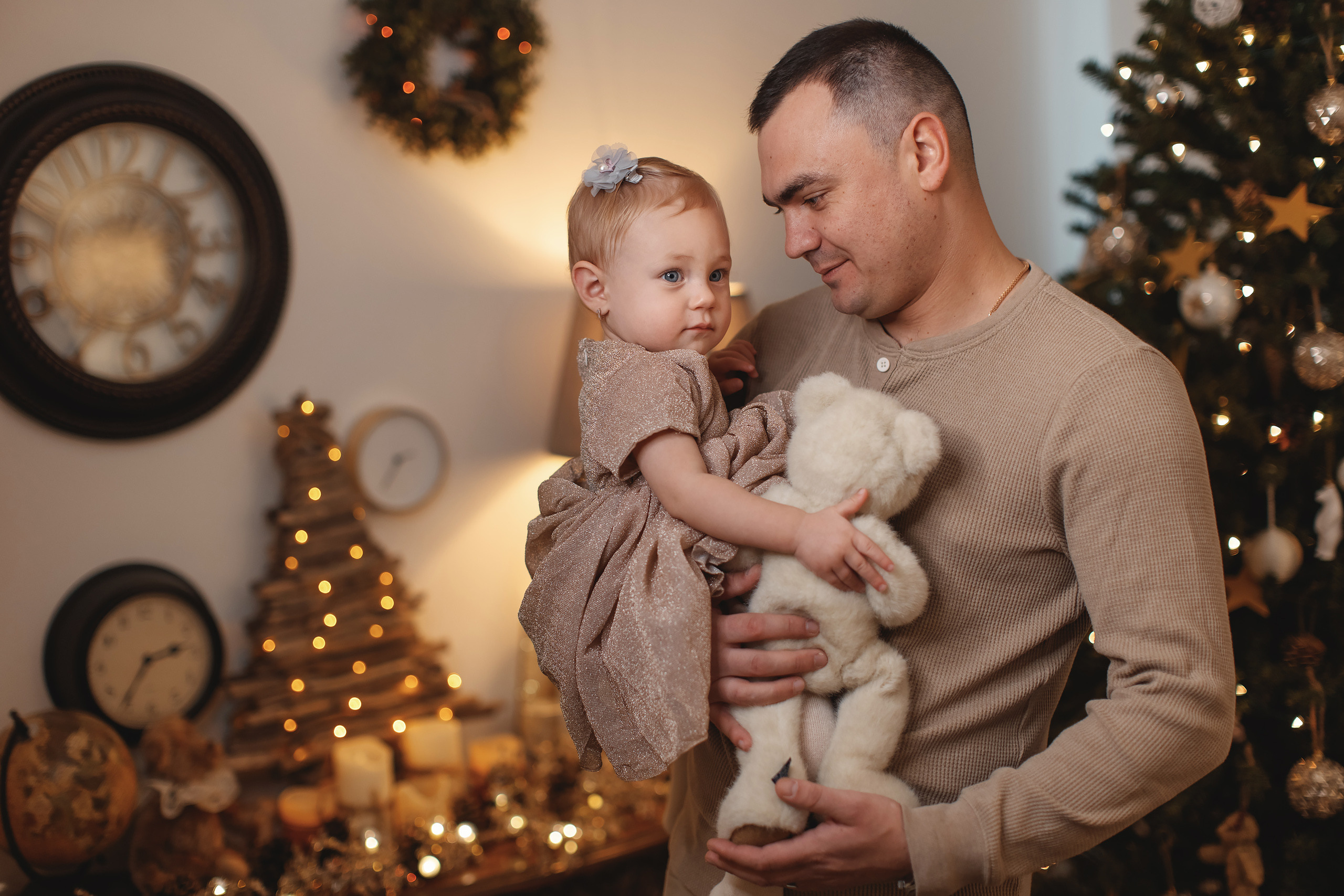 12.13.2020 Christmas Family Photoshoot 23. Wedding family event photographer in Chicago Nick Yushevich