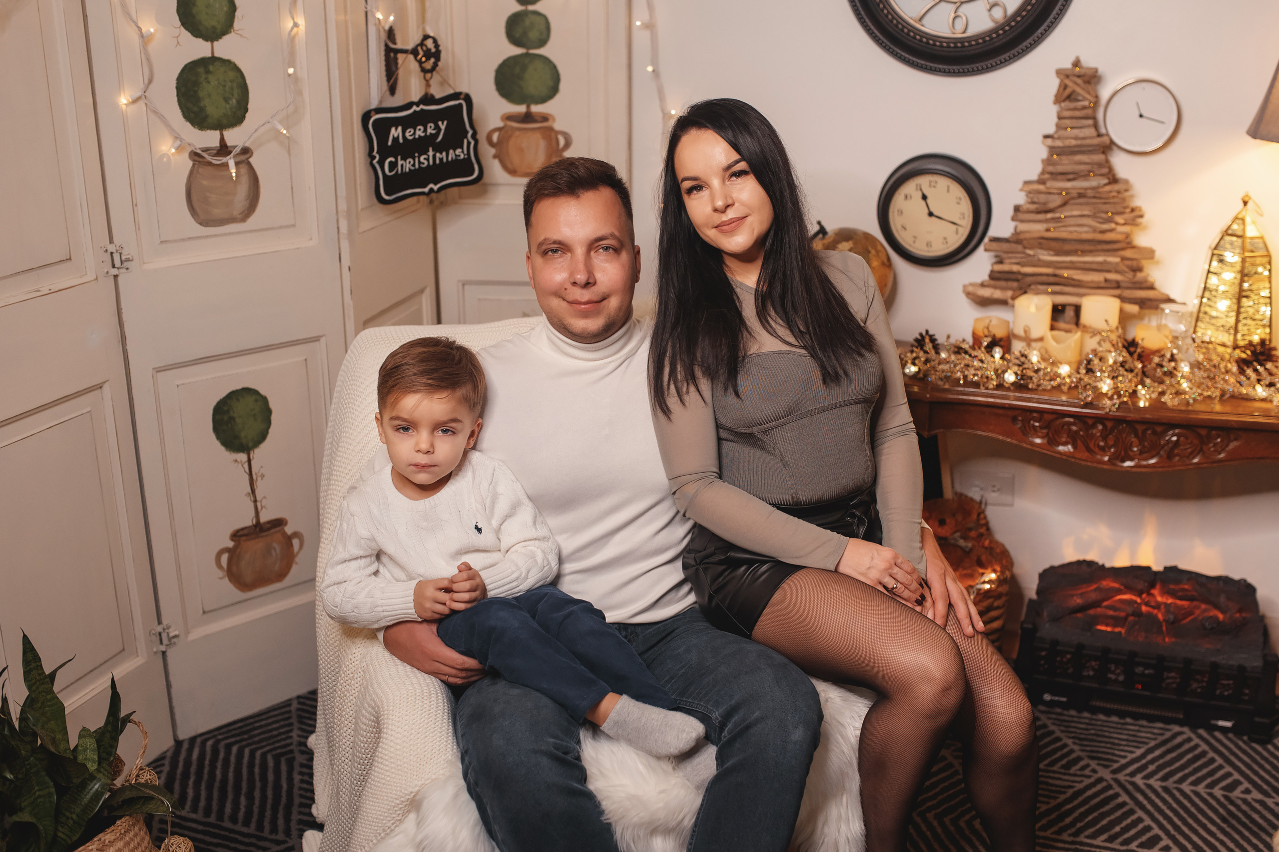 12.13.2020 Christmas Family Photoshoot 21. Wedding family event photographer in Chicago Nick Yushevich