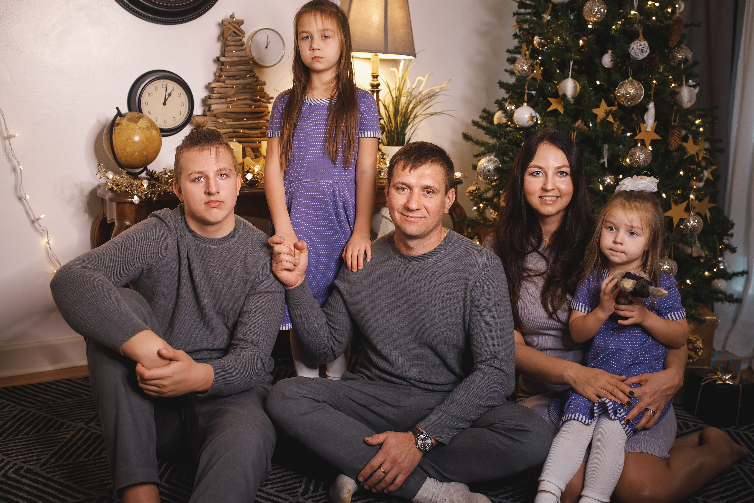 11.15.2020 Christmas Family Photoshoot 3. Wedding family event photographer in Chicago Nick Yushevich