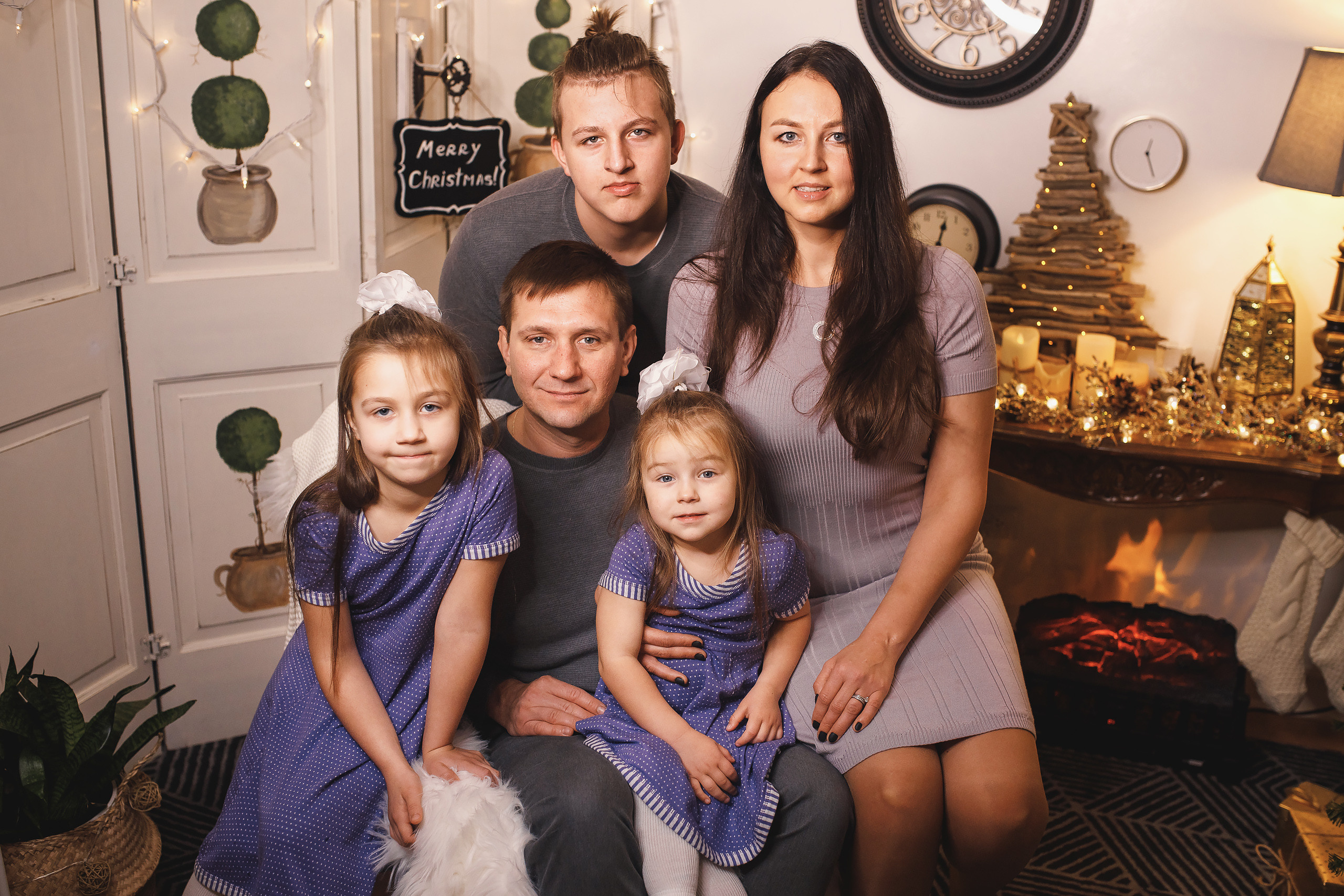 11.15.2020 Christmas Family Photoshoot 3. Wedding family event photographer in Chicago Nick Yushevich