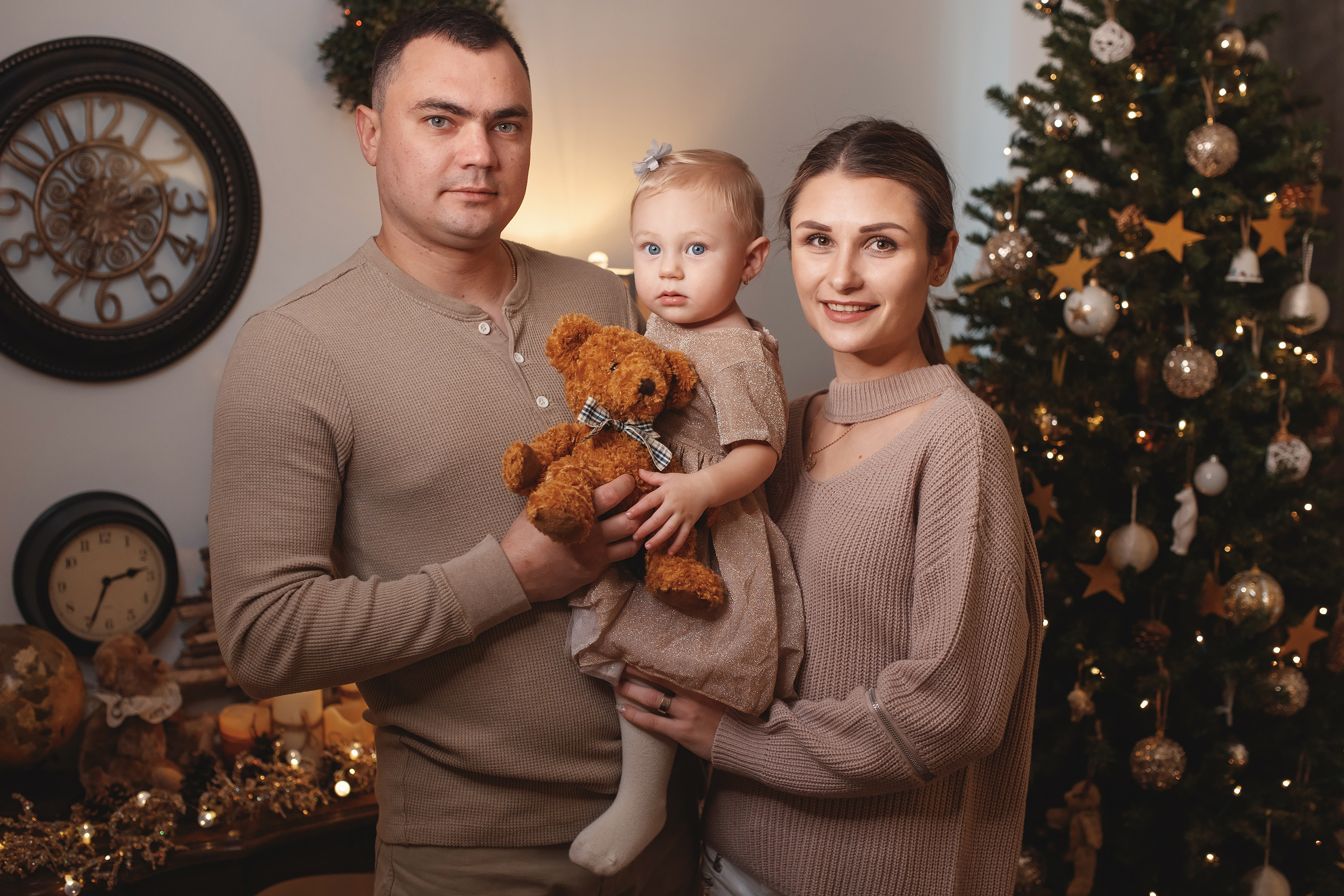 12.13.2020 Christmas Family Photoshoot 23. Wedding family event photographer in Chicago Nick Yushevich