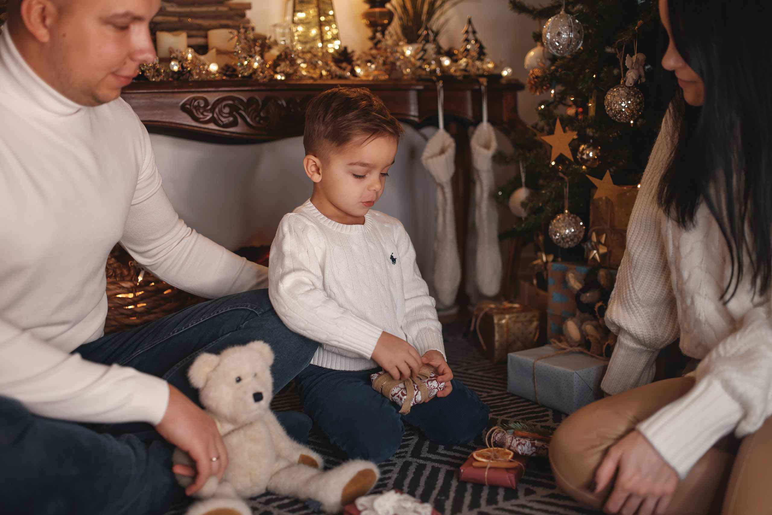 12.13.2020 Christmas Family Photoshoot 21. Wedding family event photographer in Chicago Nick Yushevich