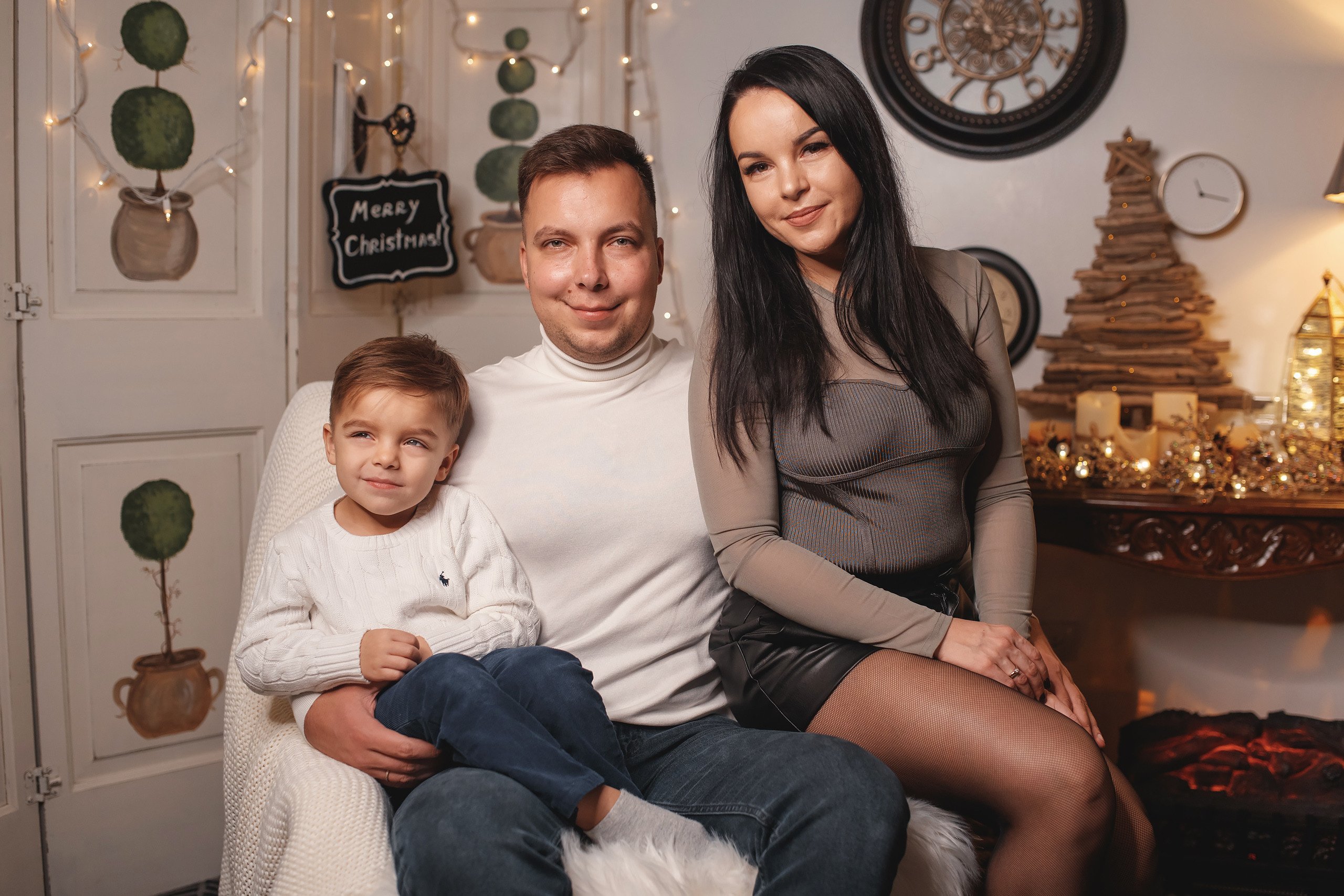 12.13.2020 Christmas Family Photoshoot 21. Wedding family event photographer in Chicago Nick Yushevich