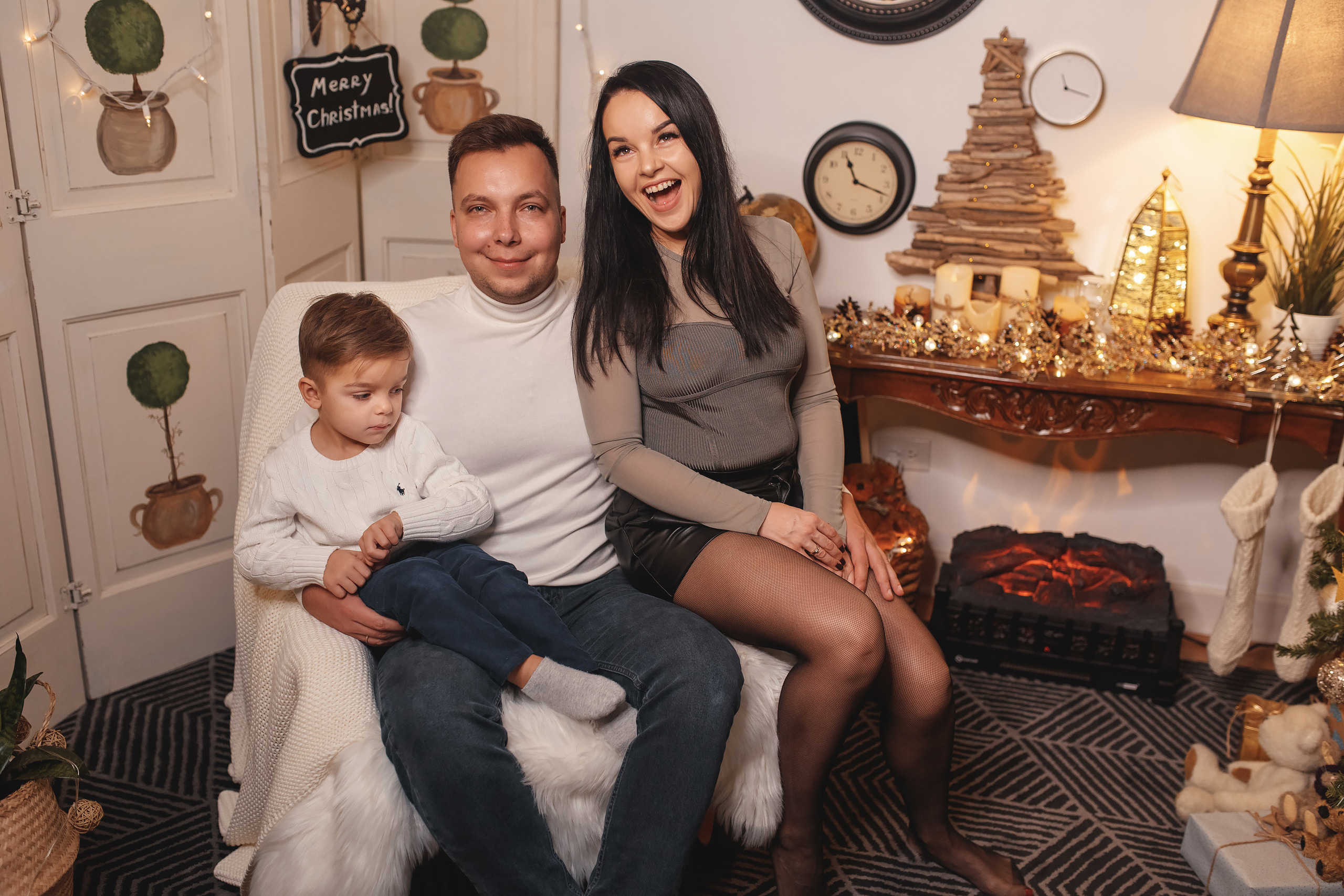 12.13.2020 Christmas Family Photoshoot 21. Wedding family event photographer in Chicago Nick Yushevich