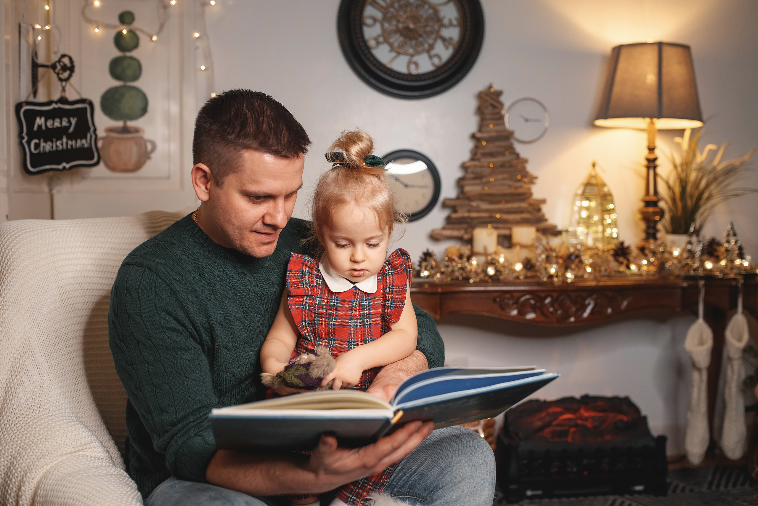 12132020 Christmas Family Photoshoot 20. Wedding family event photographer in Chicago Nick Yushevich