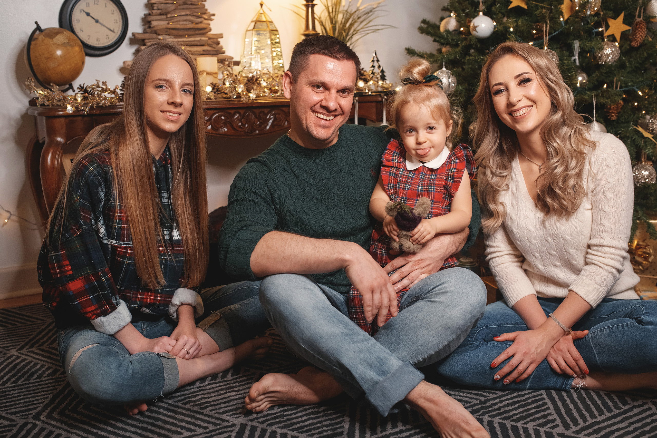 12132020 Christmas Family Photoshoot 20. Wedding family event photographer in Chicago Nick Yushevich