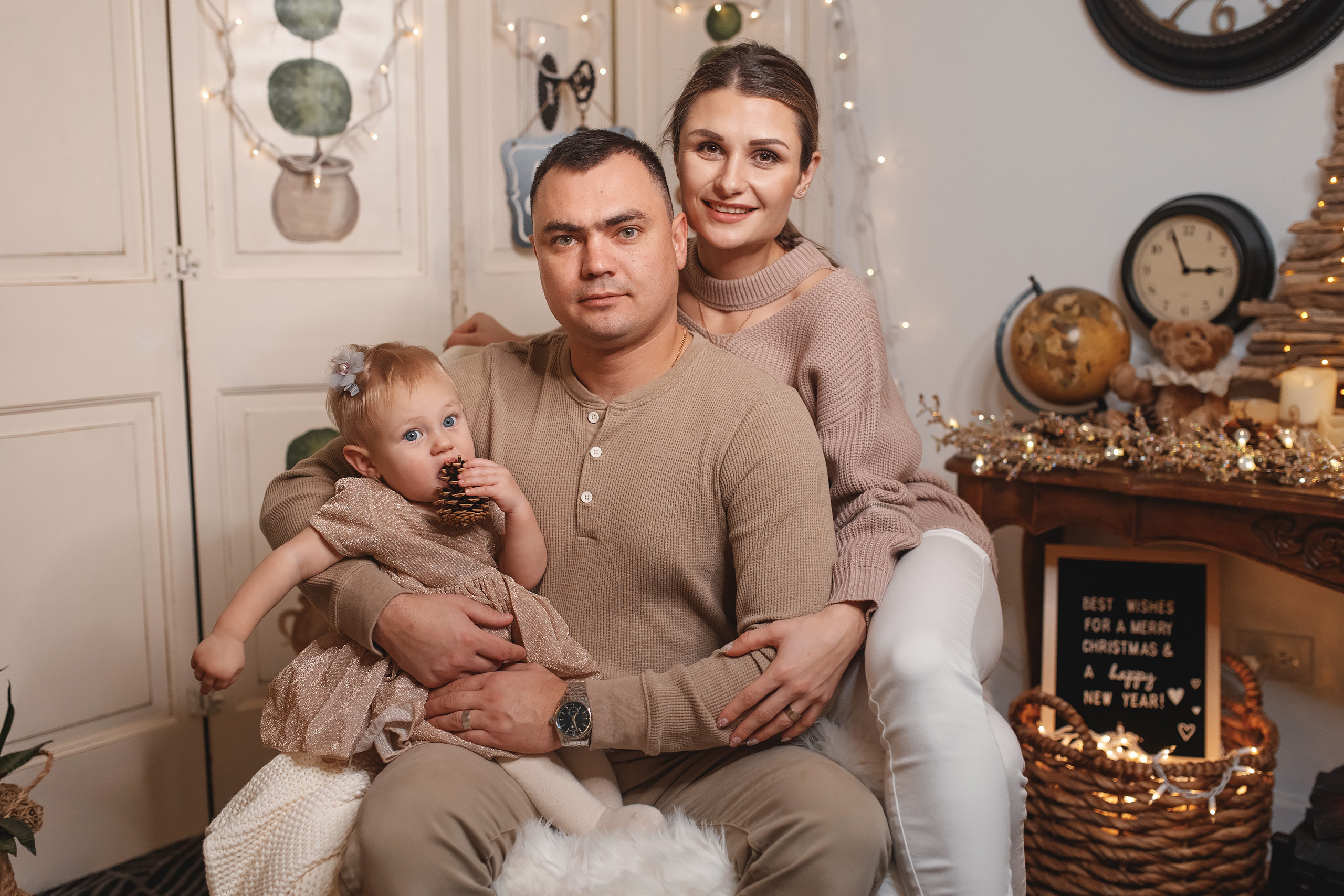 12.13.2020 Christmas Family Photoshoot 23. Wedding family event photographer in Chicago Nick Yushevich