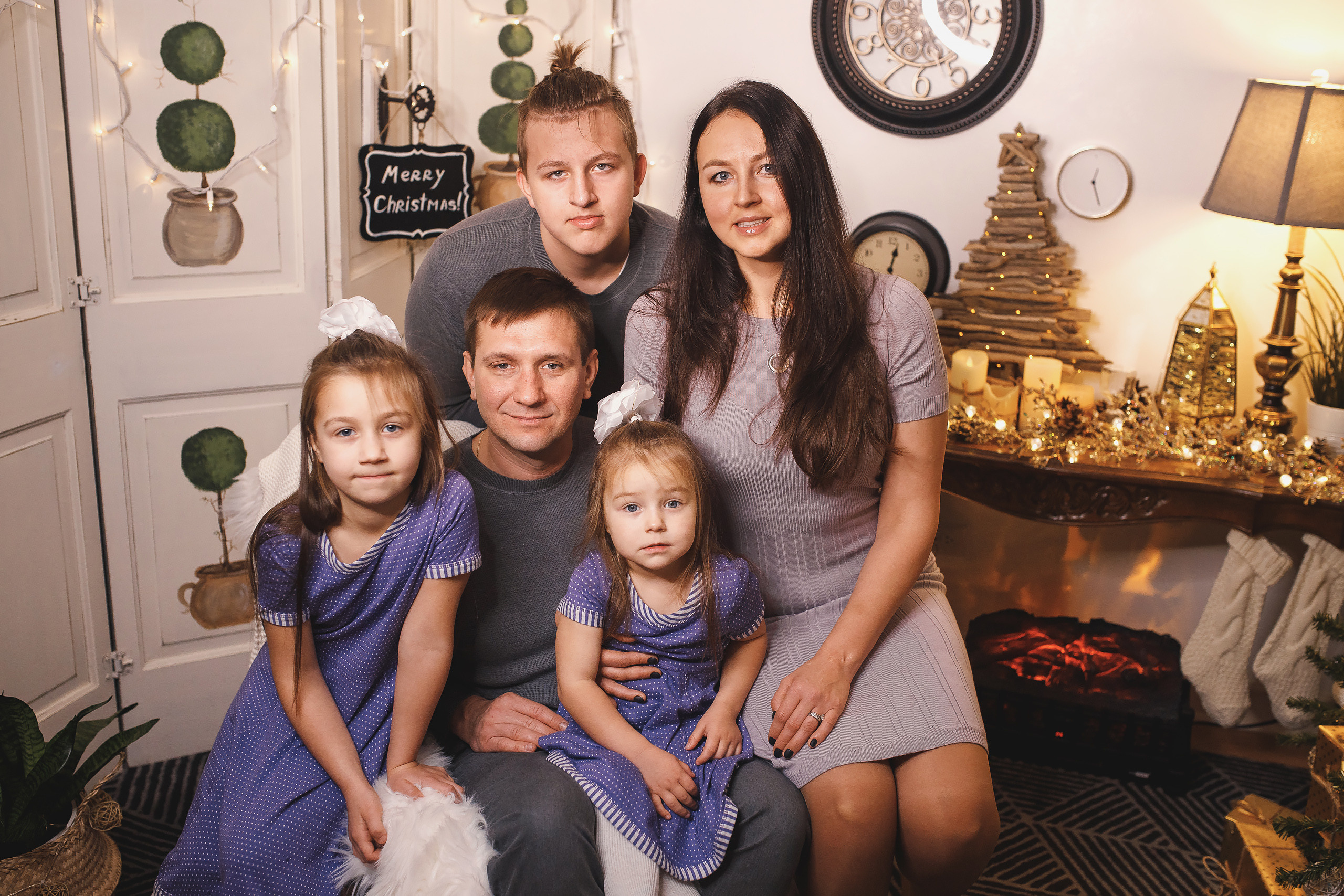 11.15.2020 Christmas Family Photoshoot 3. Wedding family event photographer in Chicago Nick Yushevich