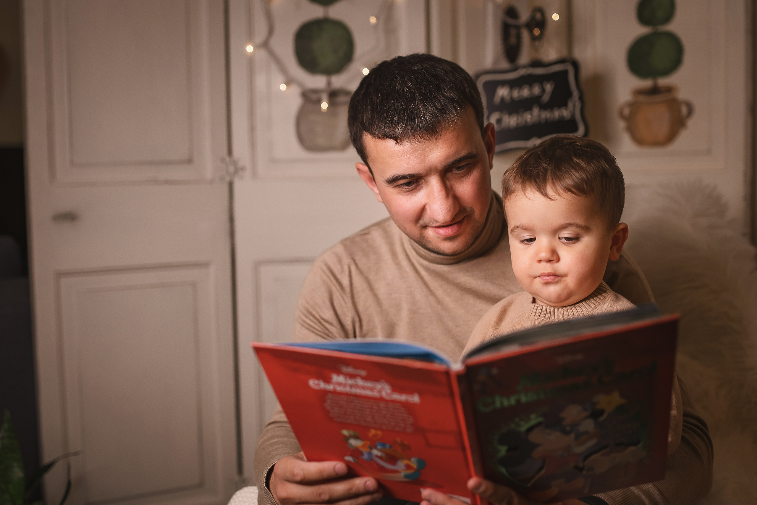 12.05.2020 Christmas Family Photoshoot 15. Wedding family event photographer in Chicago Nick Yushevich