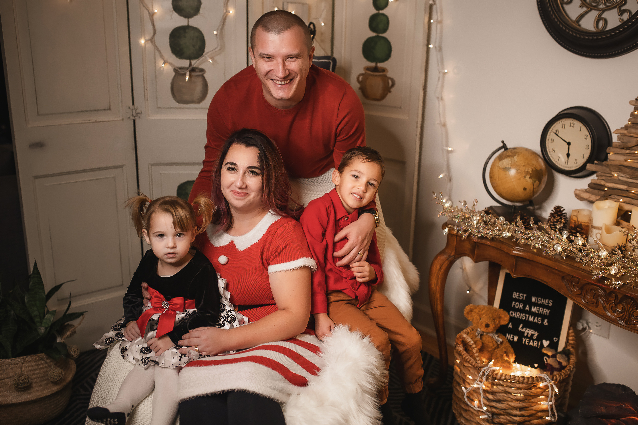 11.28.2020 Christmas Family Photoshoot 7. Wedding family event photographer in Chicago Nick Yushevich