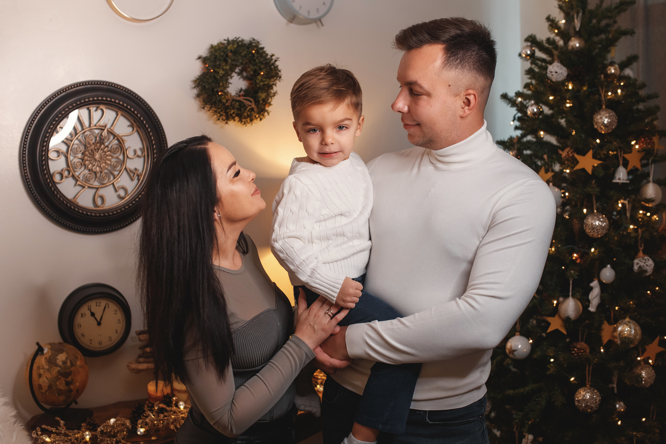 12.13.2020 Christmas Family Photoshoot 21. Wedding family event photographer in Chicago Nick Yushevich