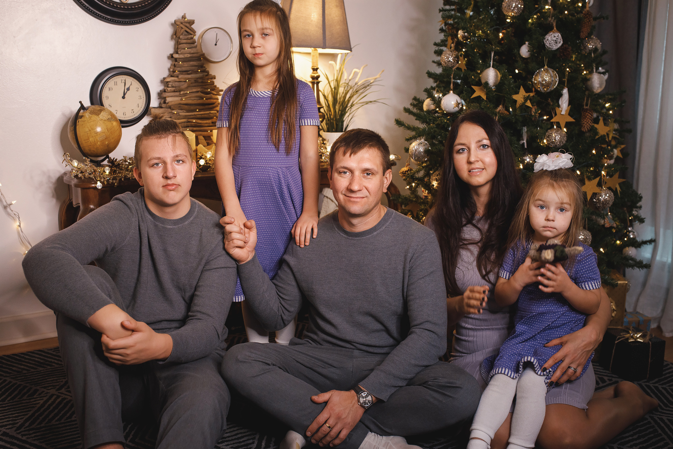 11.15.2020 Christmas Family Photoshoot 3. Wedding family event photographer in Chicago Nick Yushevich