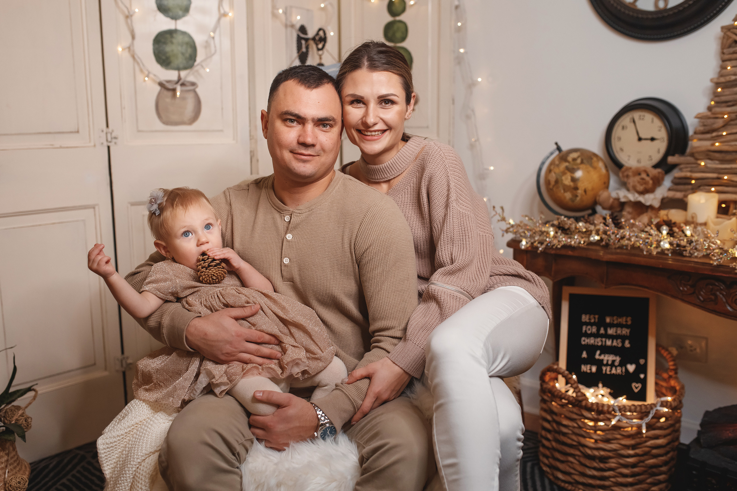 12.13.2020 Christmas Family Photoshoot 23. Wedding family event photographer in Chicago Nick Yushevich