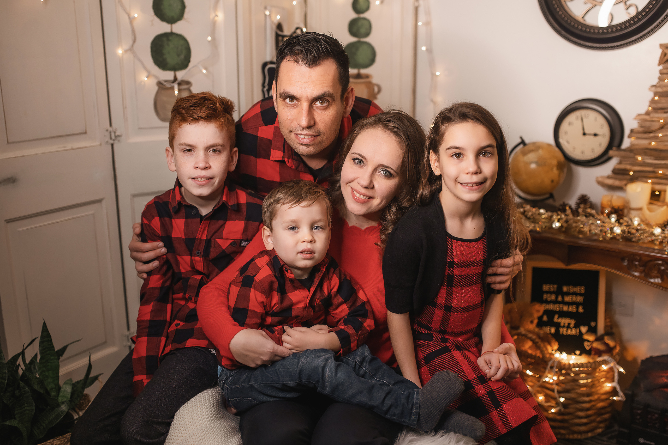 11.28.2020 Christmas Family Photoshoot 5. Wedding family event photographer in Chicago Nick Yushevich