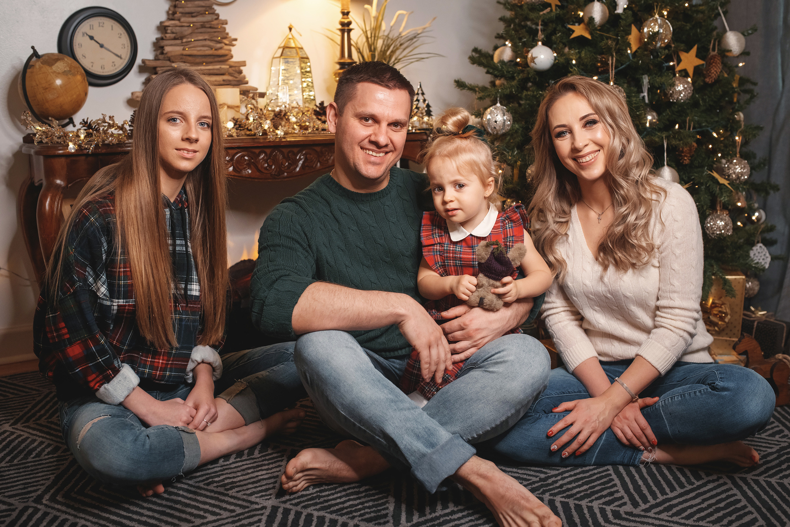 12132020 Christmas Family Photoshoot 20. Wedding family event photographer in Chicago Nick Yushevich