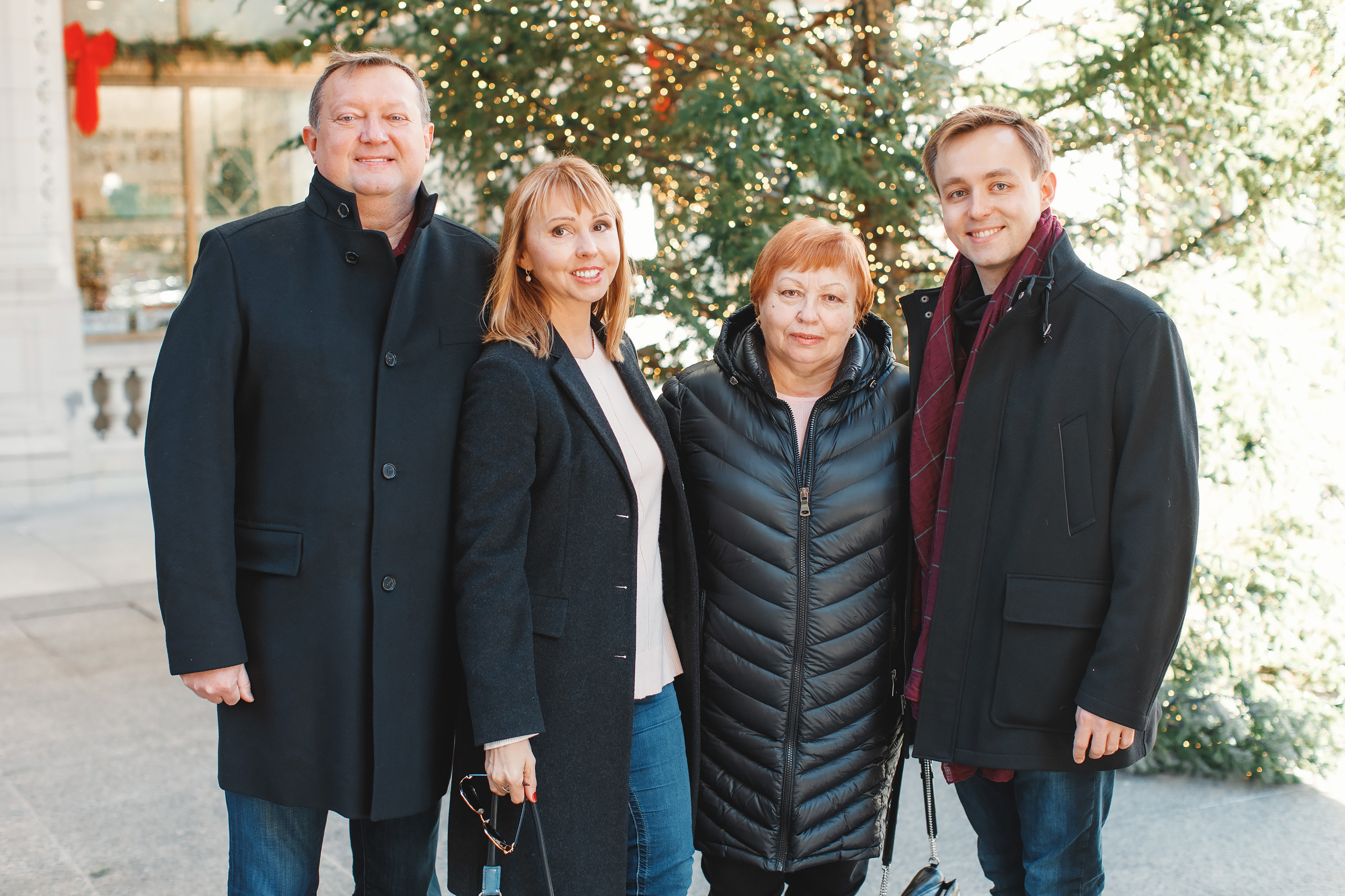 11.28.2020 Family Photoshoot. Wedding family event photographer in Chicago Nick Yushevich