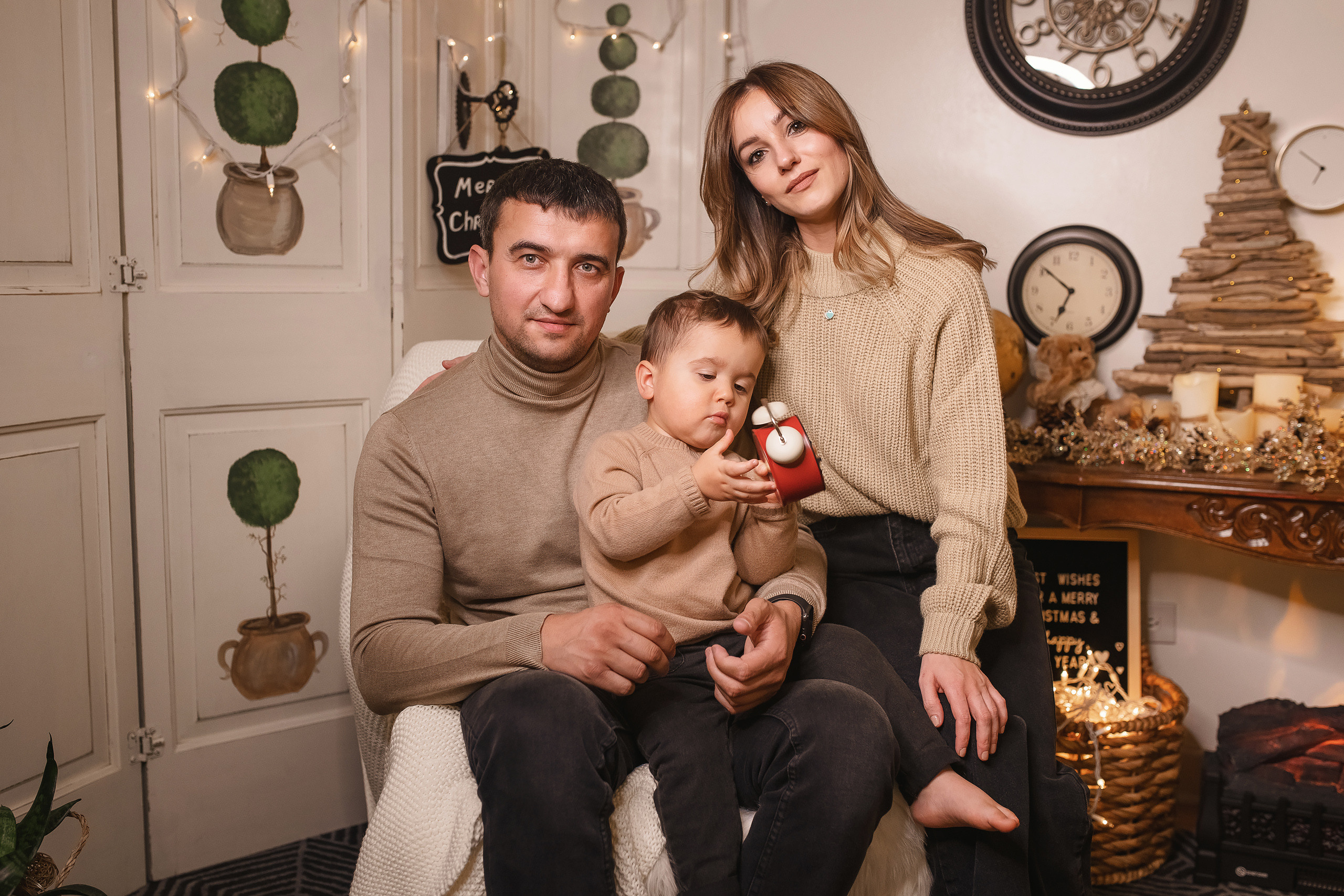 12.05.2020 Christmas Family Photoshoot 15. Wedding family event photographer in Chicago Nick Yushevich