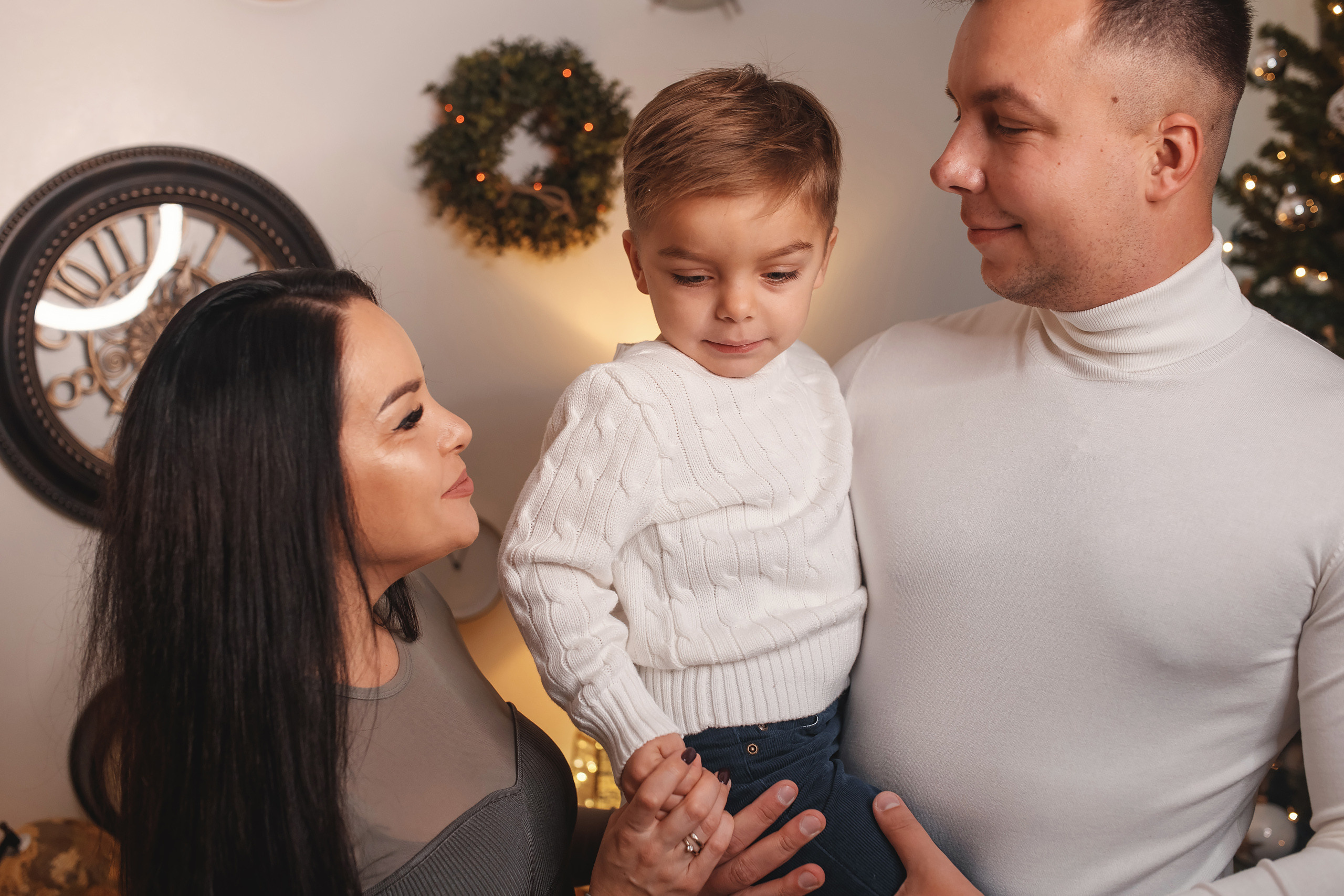 12.13.2020 Christmas Family Photoshoot 21. Wedding family event photographer in Chicago Nick Yushevich