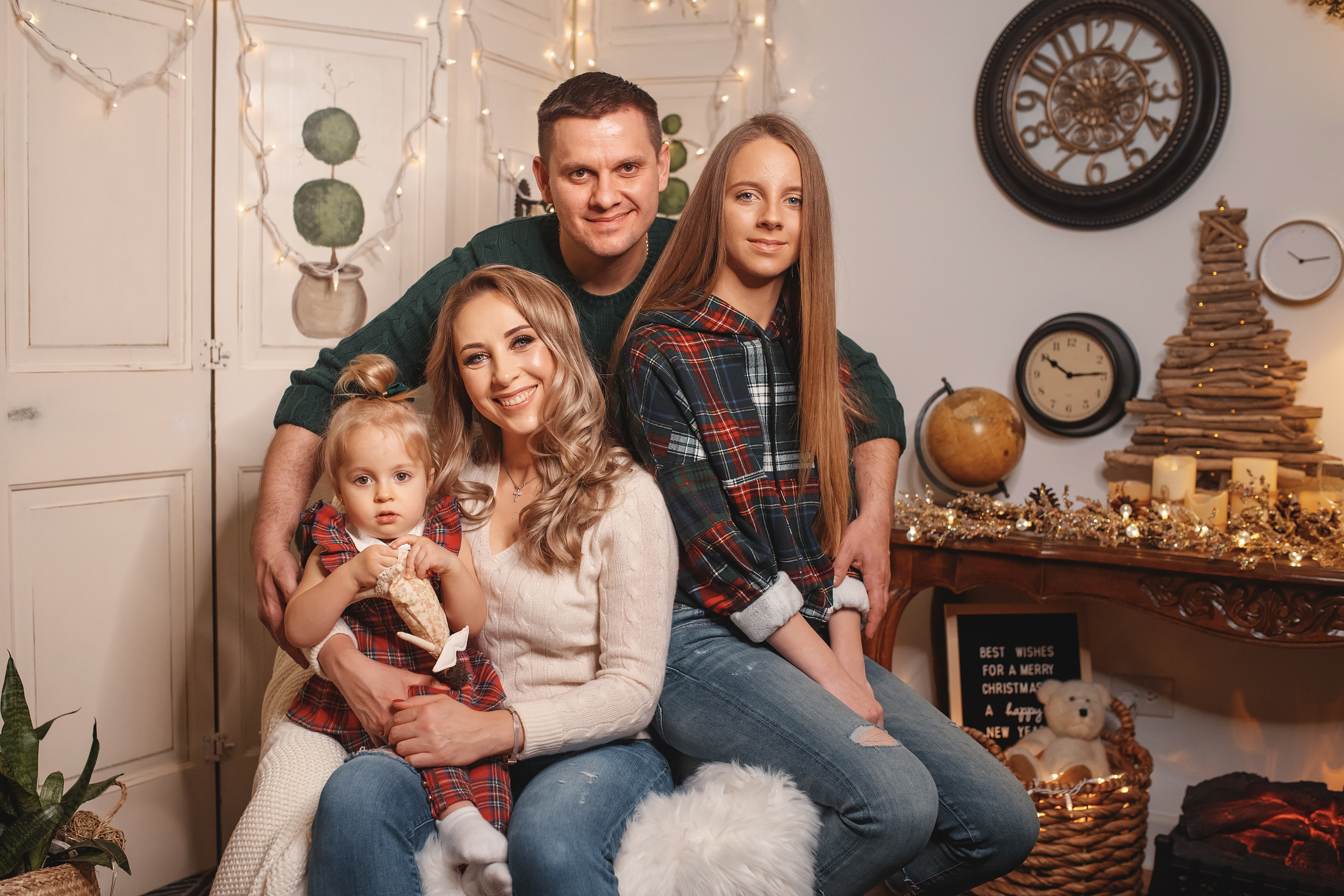 12132020 Christmas Family Photoshoot 20. Wedding family event photographer in Chicago Nick Yushevich