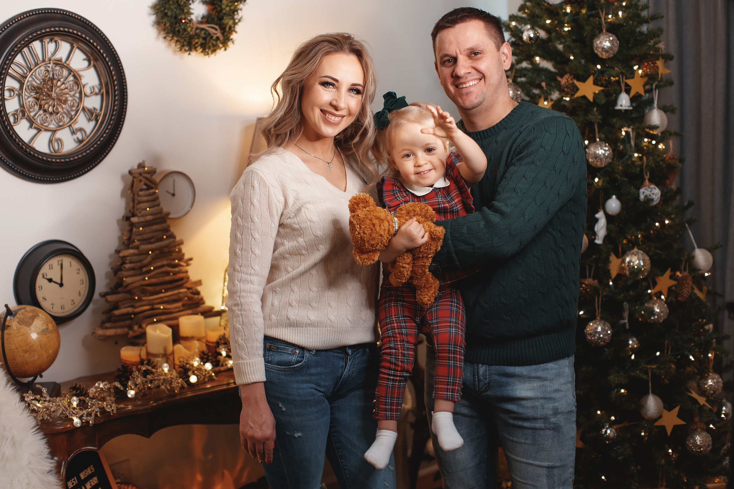 12132020 Christmas Family Photoshoot 20. Wedding family event photographer in Chicago Nick Yushevich