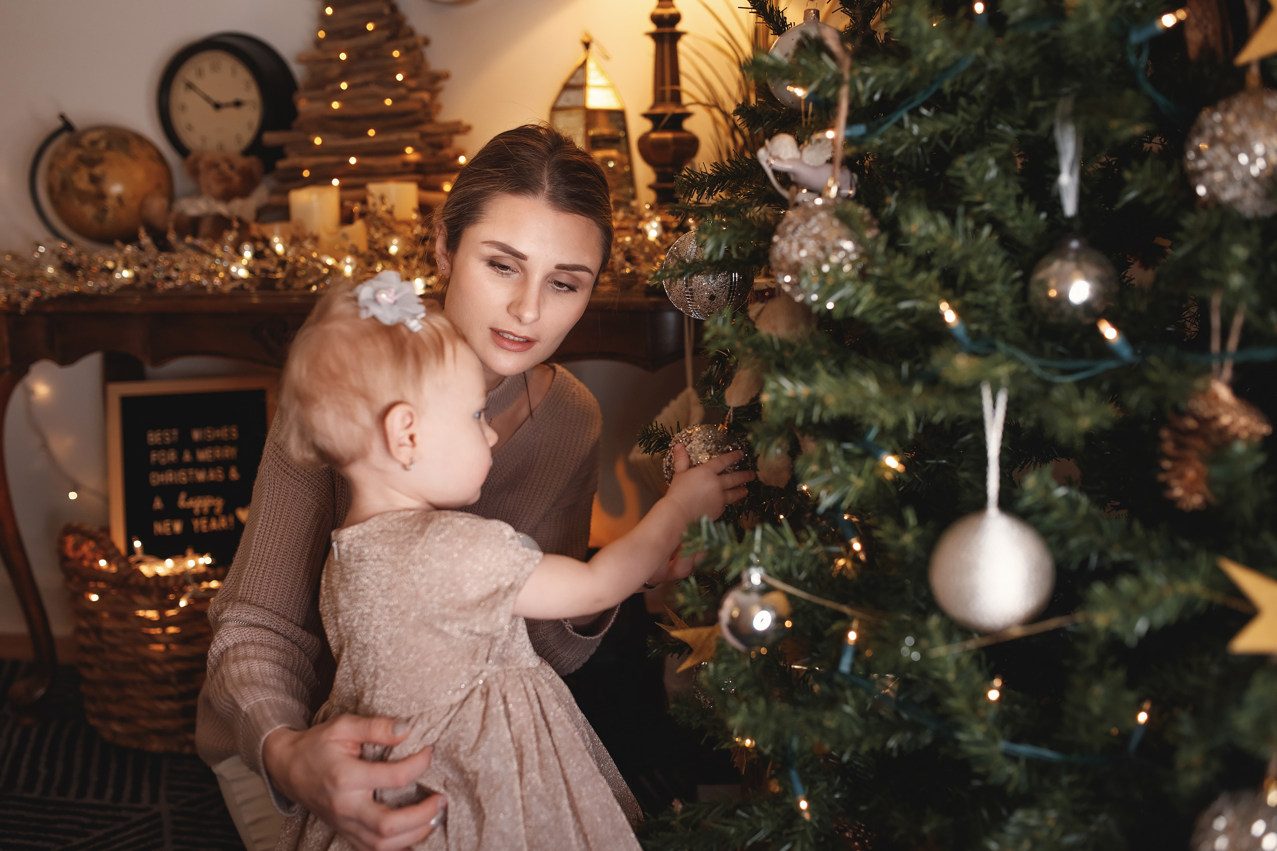 12.13.2020 Christmas Family Photoshoot 23. Wedding family event photographer in Chicago Nick Yushevich