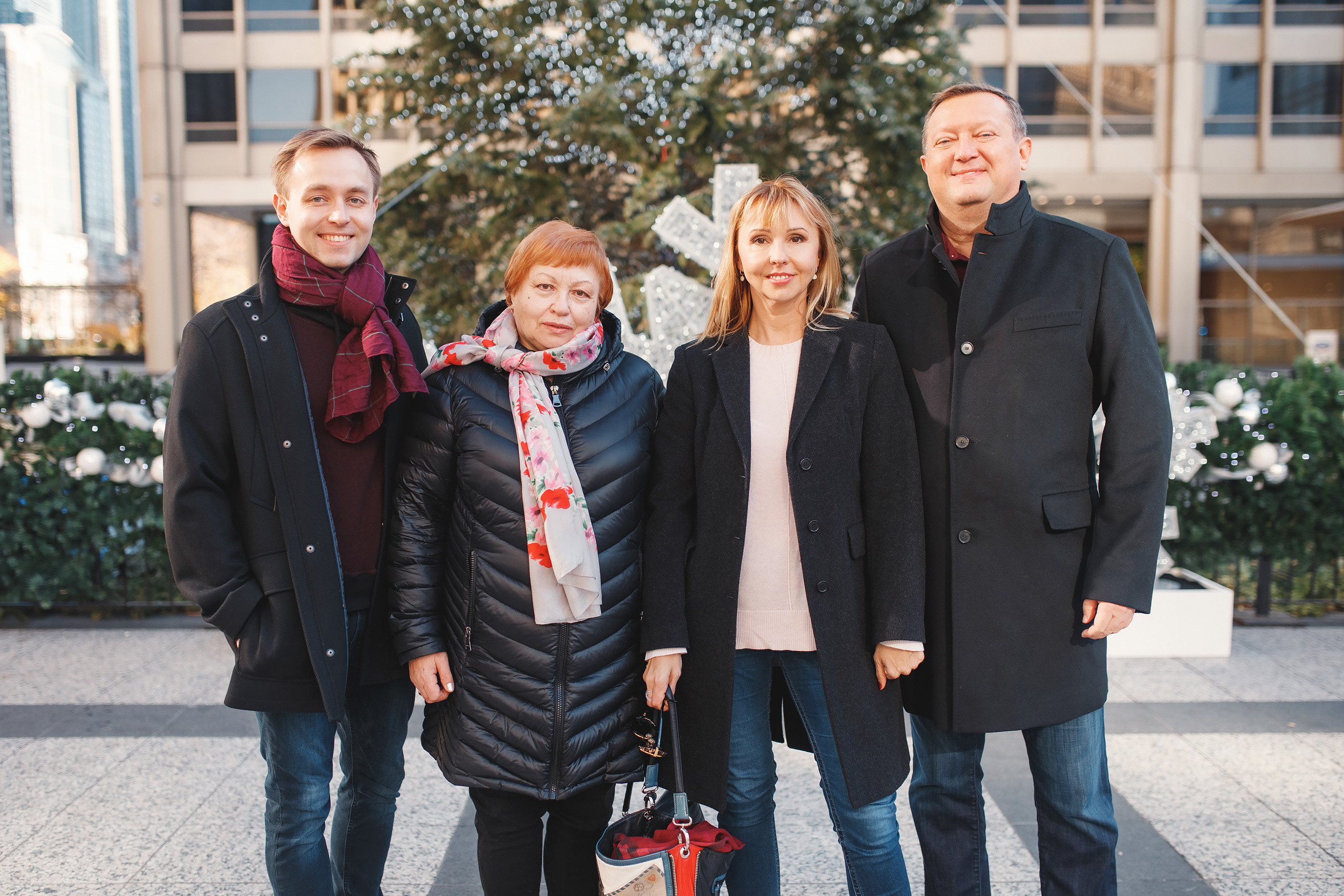 11.28.2020 Family Photoshoot. Wedding family event photographer in Chicago Nick Yushevich