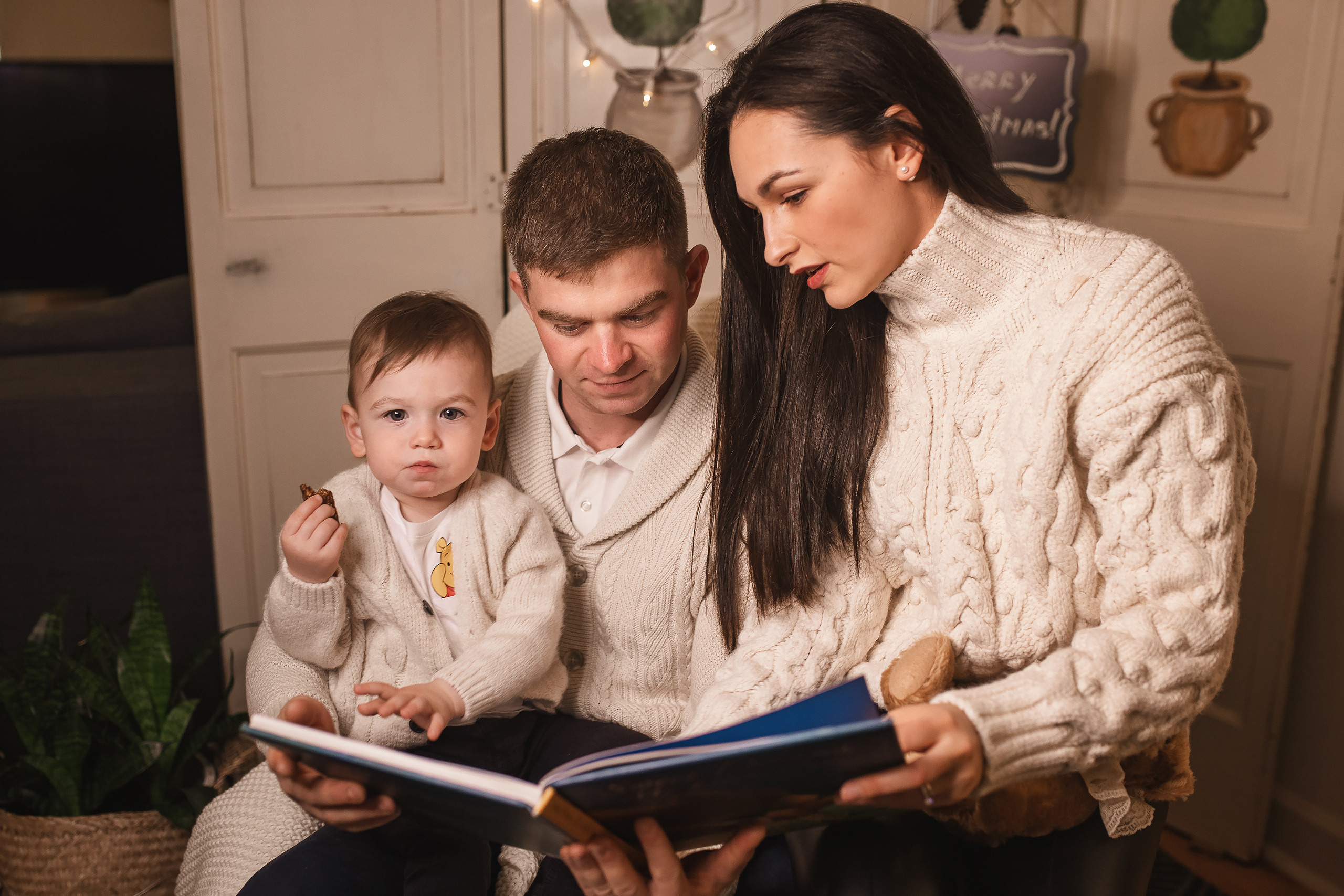 11.29.2020 Christmas Family Photoshoot 9. Wedding family event photographer in Chicago Nick Yushevich