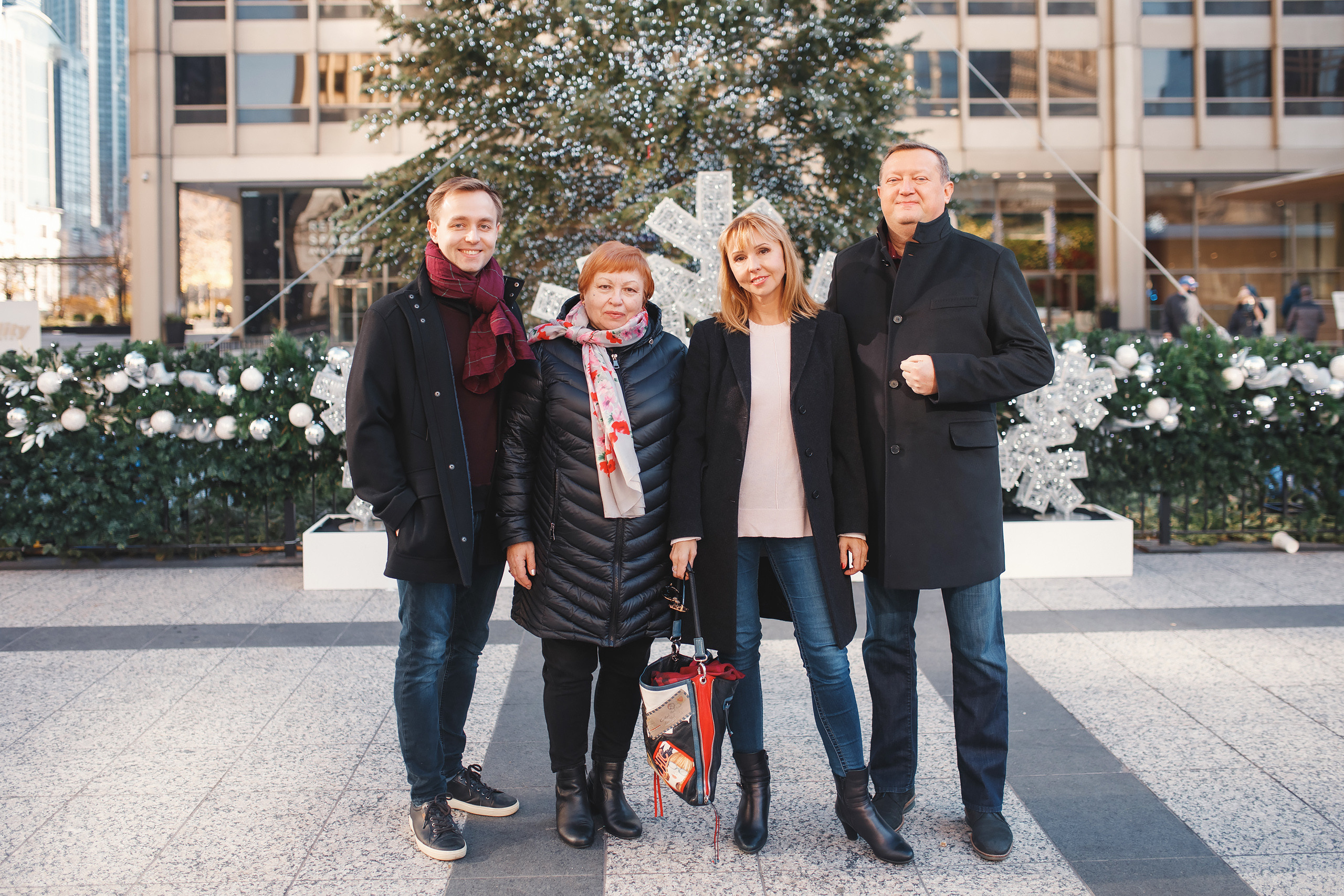 11.28.2020 Family Photoshoot. Wedding family event photographer in Chicago Nick Yushevich