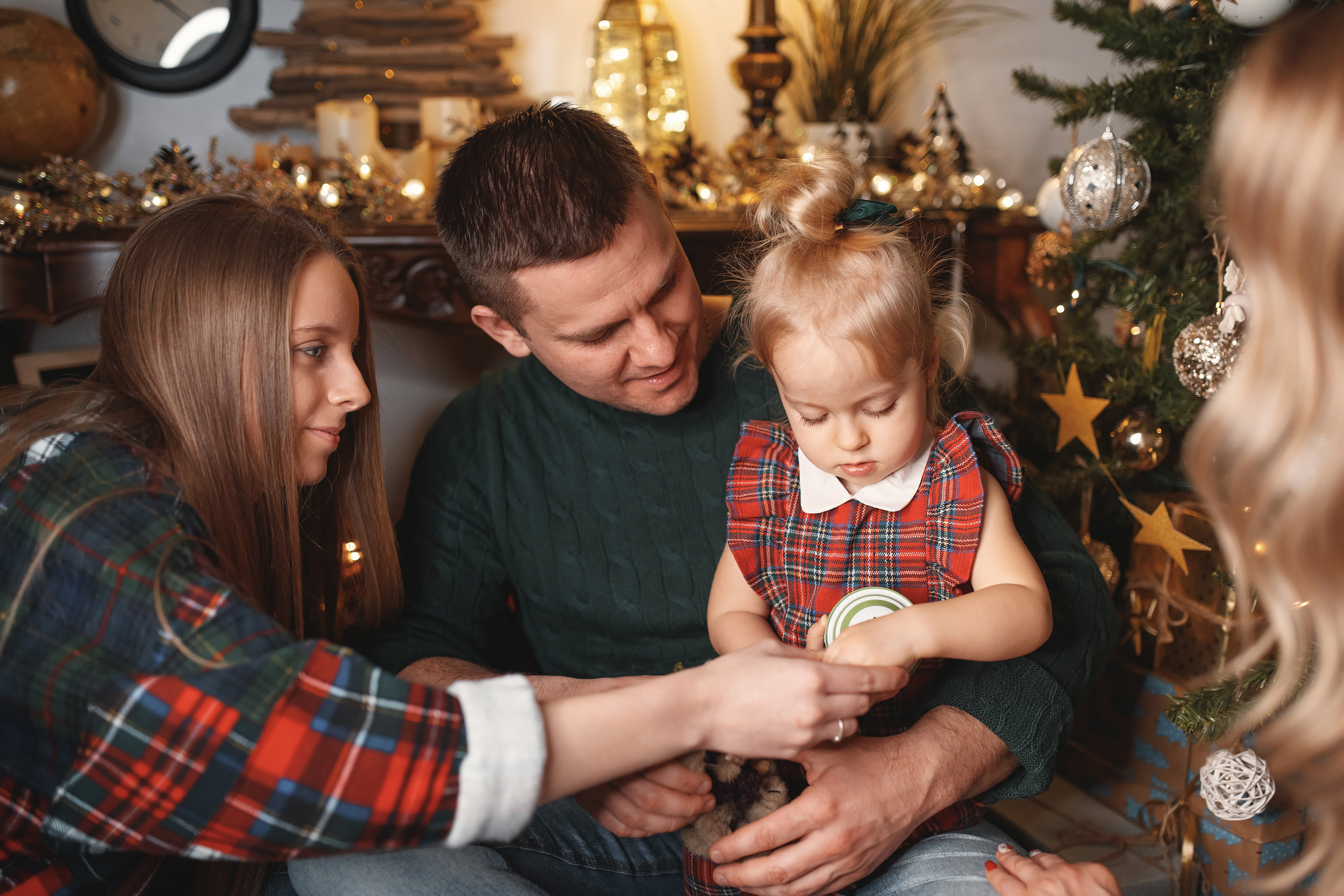 12132020 Christmas Family Photoshoot 20. Wedding family event photographer in Chicago Nick Yushevich