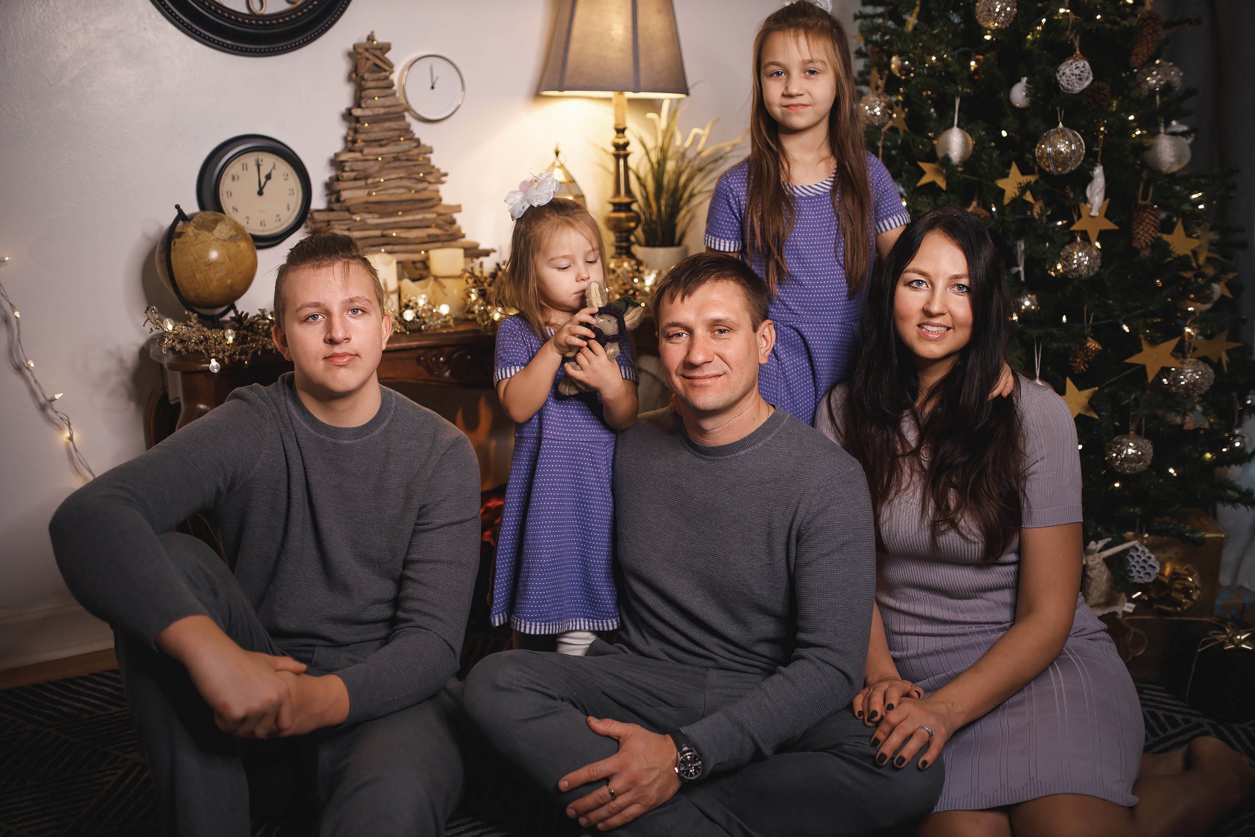 11.15.2020 Christmas Family Photoshoot 3. Wedding family event photographer in Chicago Nick Yushevich