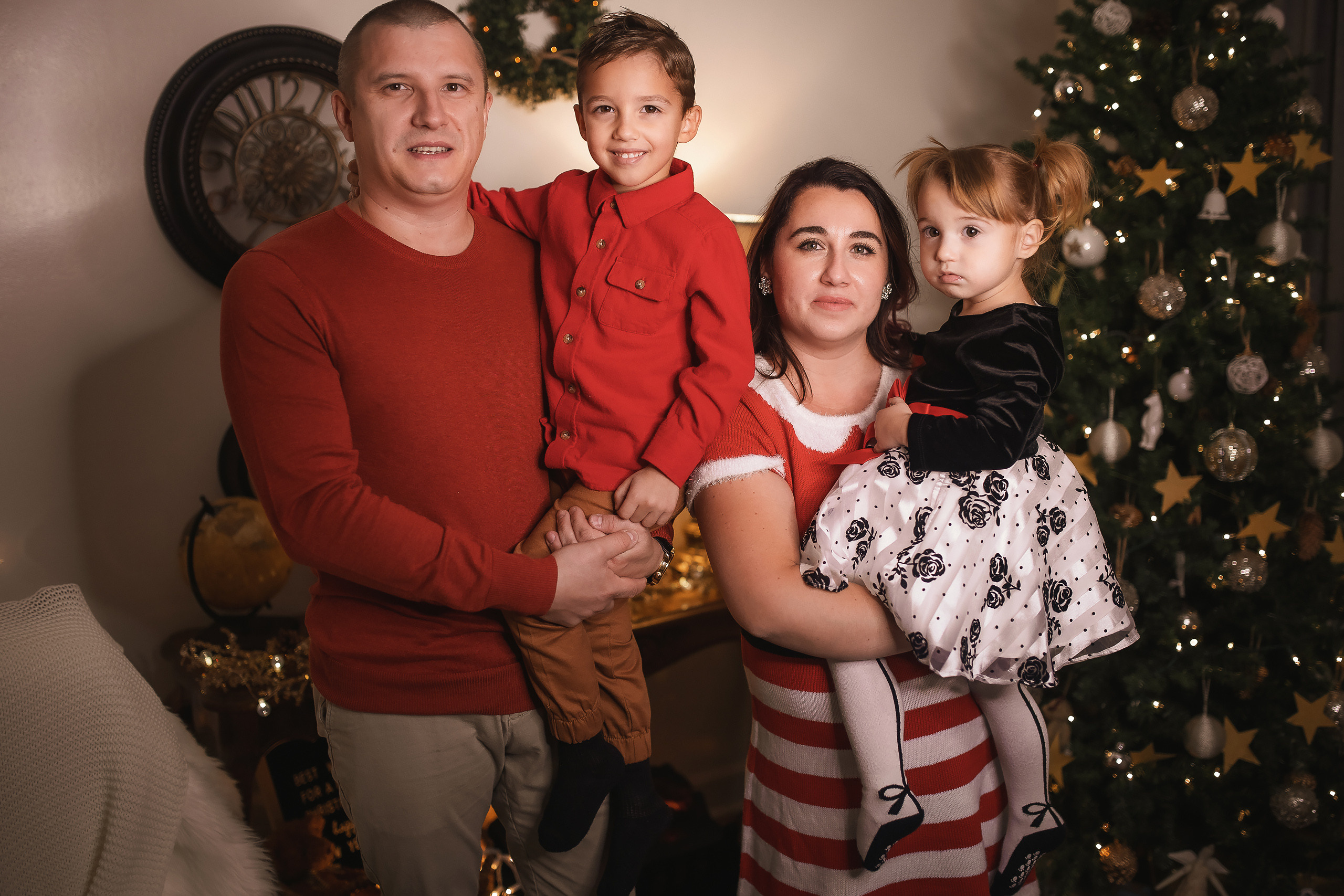 11.28.2020 Christmas Family Photoshoot 7. Wedding family event photographer in Chicago Nick Yushevich