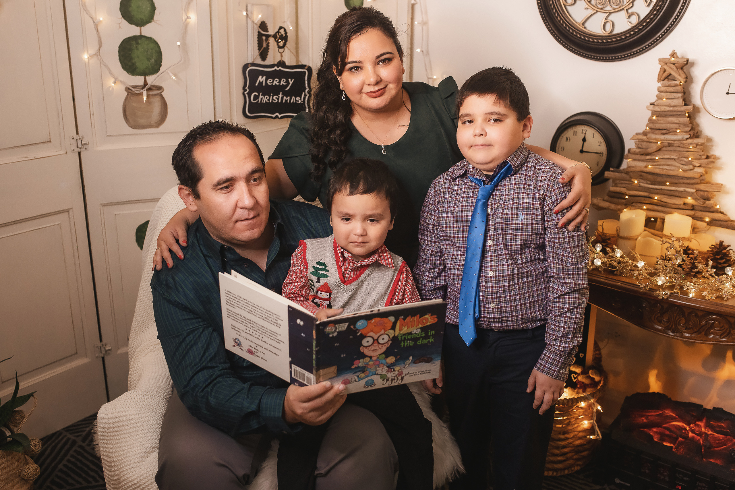 11.29.2020 Christmas Family Photoshoot 8. Wedding family event photographer in Chicago Nick Yushevich