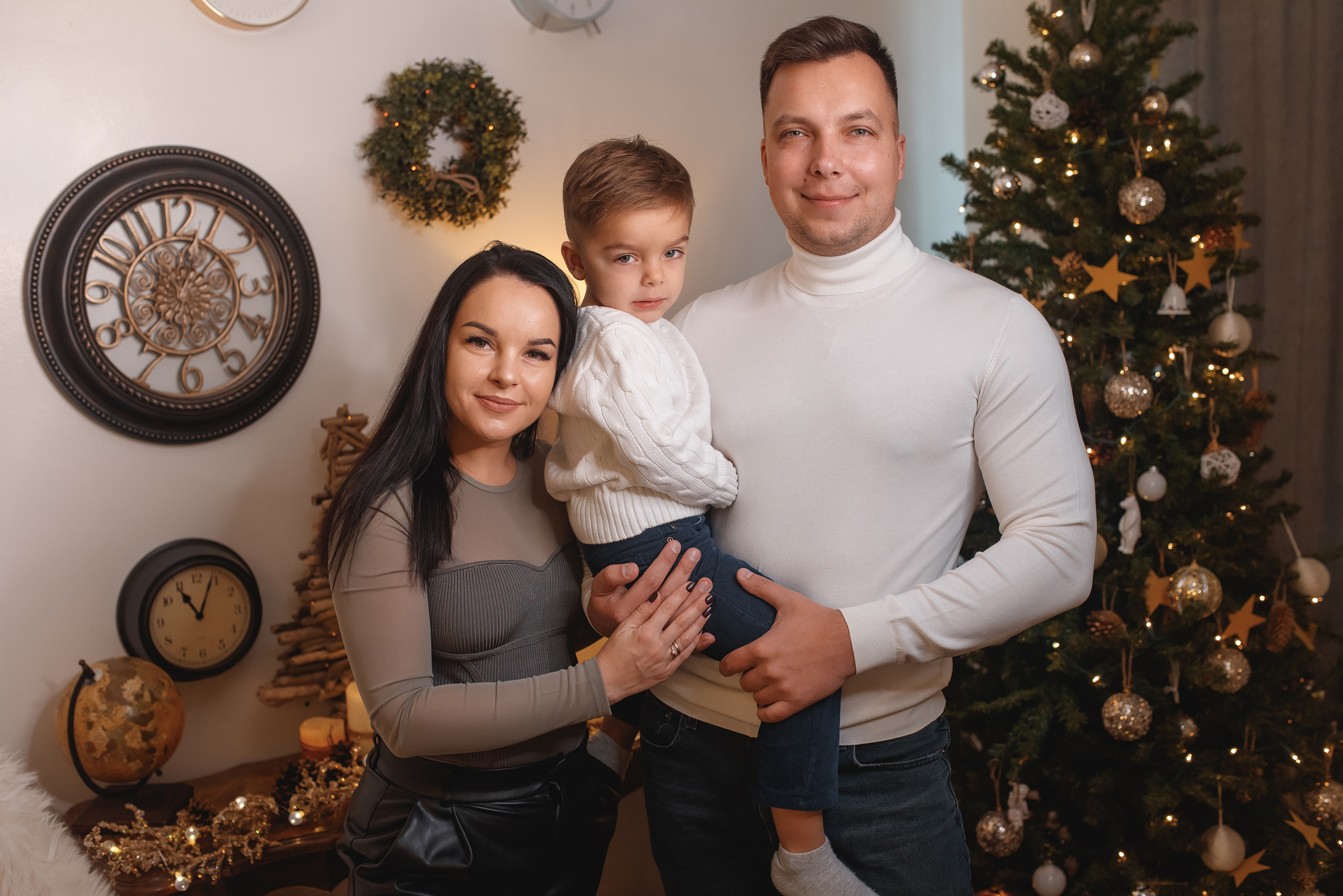 12.13.2020 Christmas Family Photoshoot 21. Wedding family event photographer in Chicago Nick Yushevich