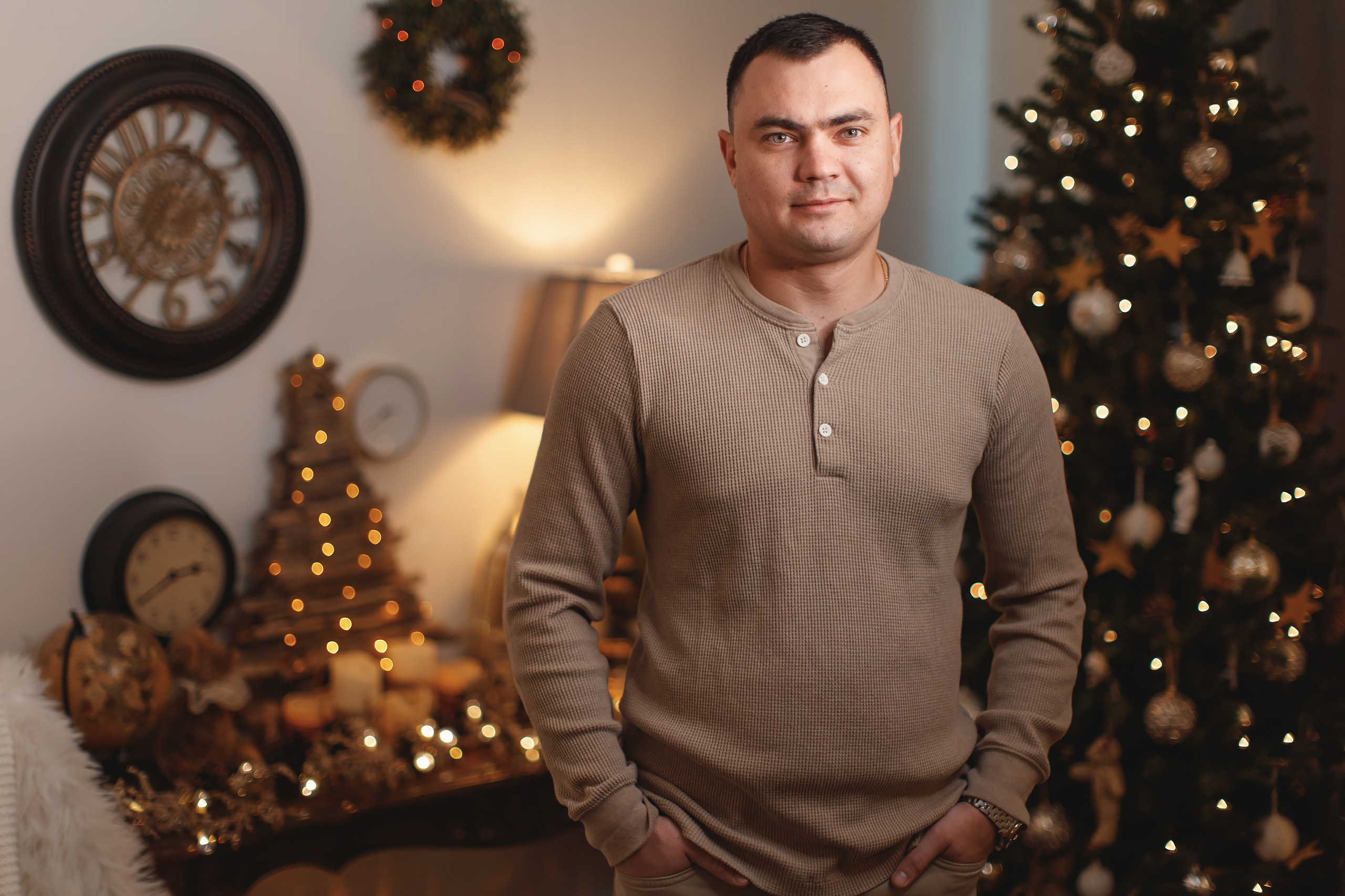 12.13.2020 Christmas Family Photoshoot 23. Wedding family event photographer in Chicago Nick Yushevich