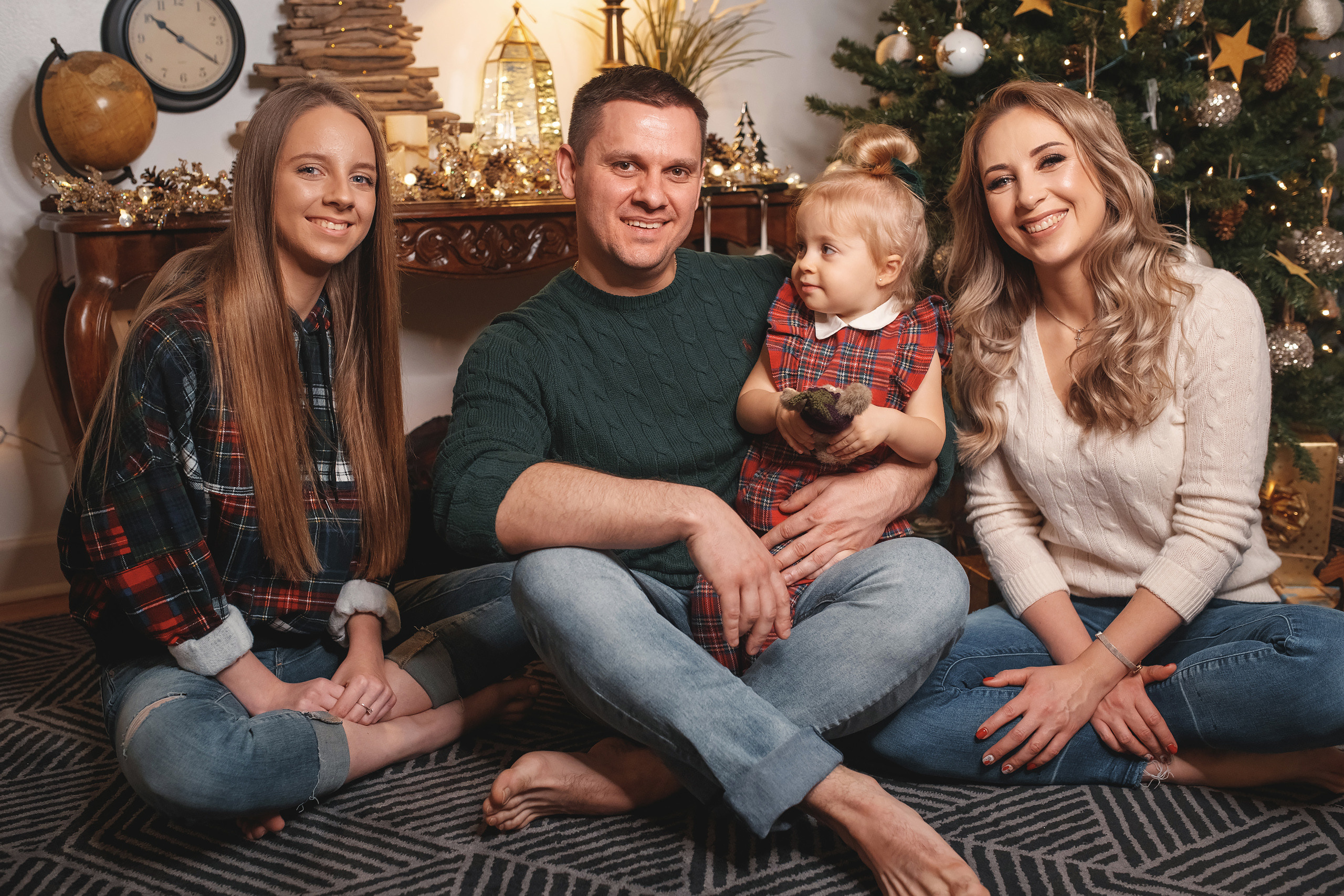 12132020 Christmas Family Photoshoot 20. Wedding family event photographer in Chicago Nick Yushevich