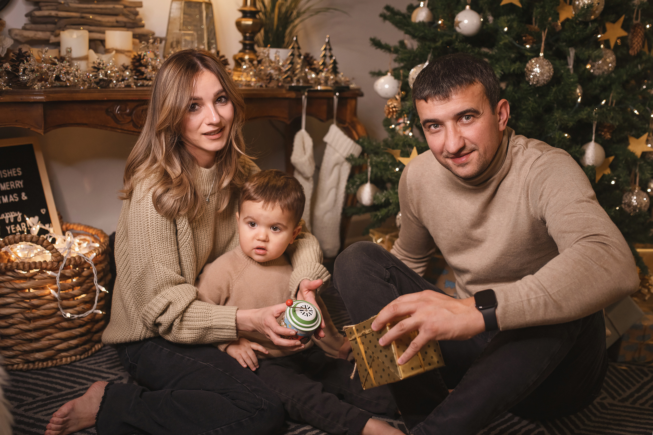 12.05.2020 Christmas Family Photoshoot 15. Wedding family event photographer in Chicago Nick Yushevich