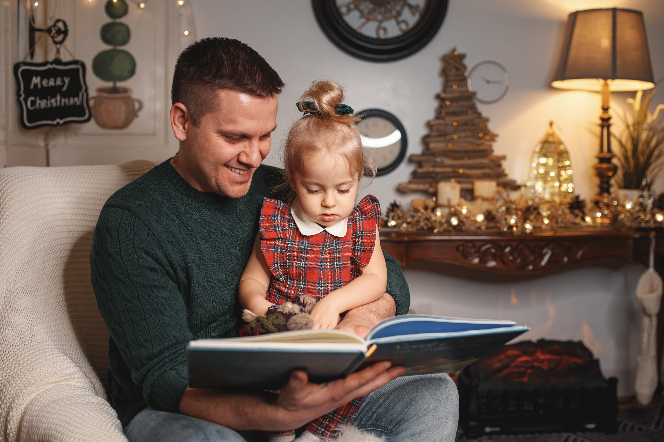 12132020 Christmas Family Photoshoot 20. Wedding family event photographer in Chicago Nick Yushevich