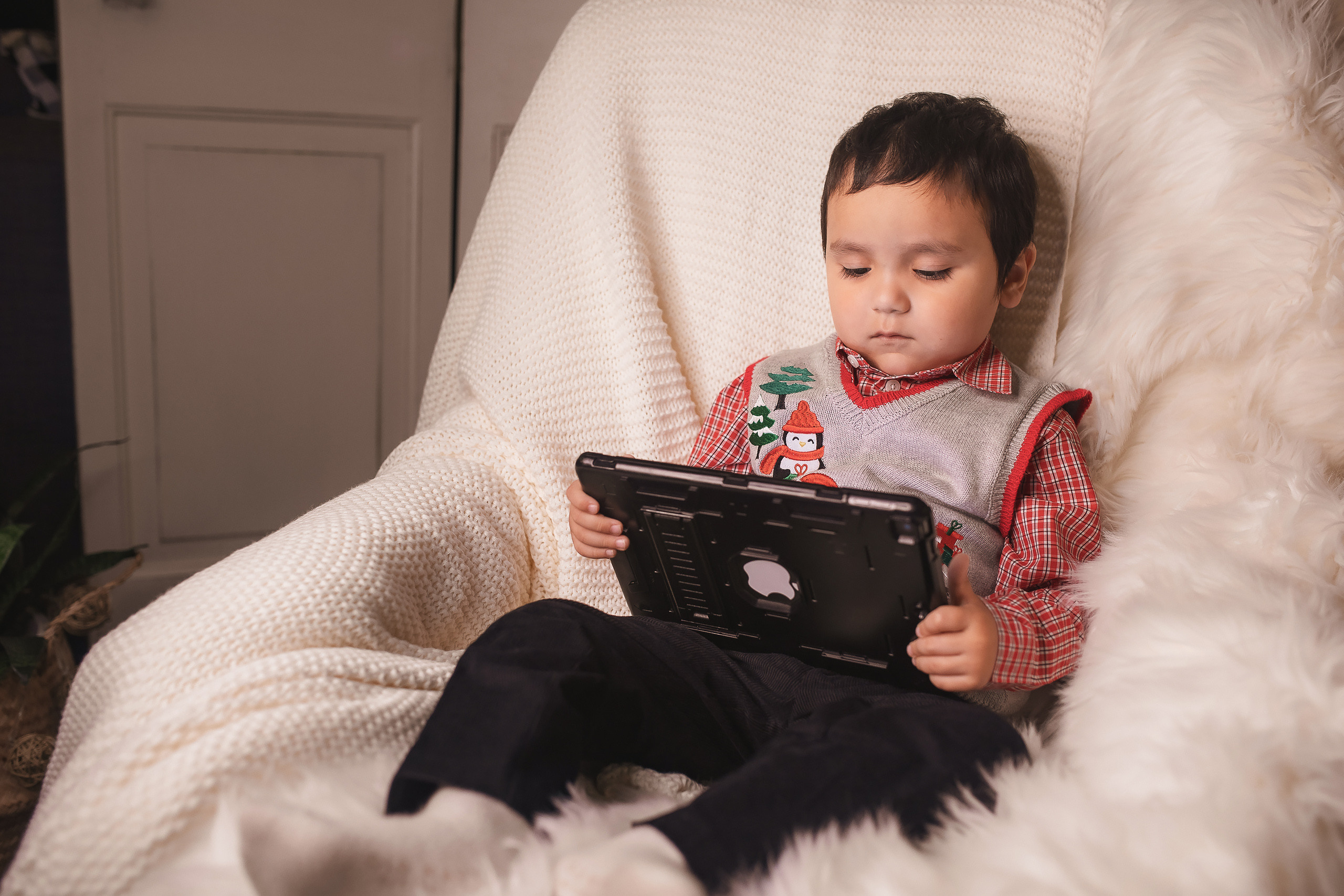 11.29.2020 Christmas Family Photoshoot 8. Wedding family event photographer in Chicago Nick Yushevich