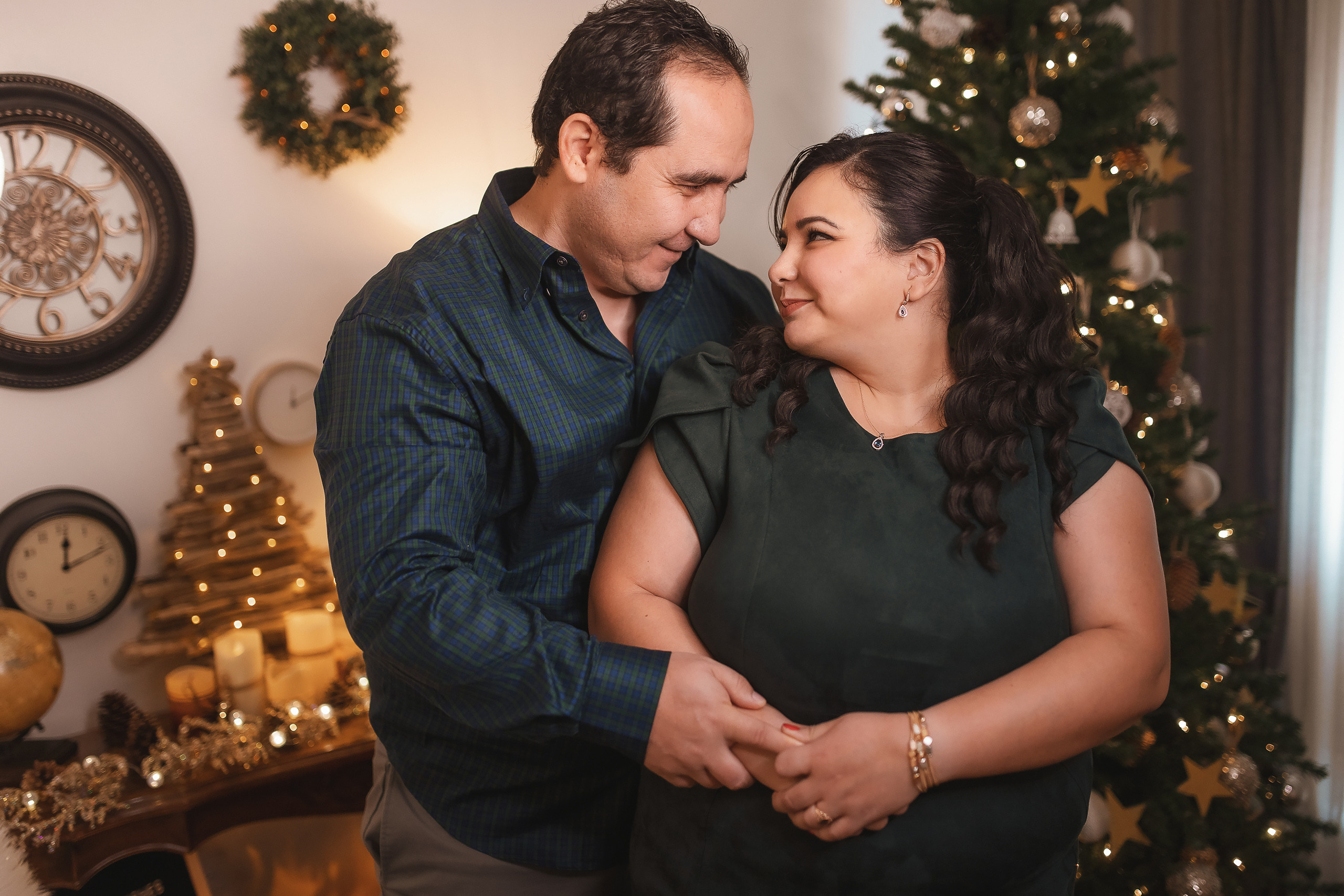 11.29.2020 Christmas Family Photoshoot 8. Wedding family event photographer in Chicago Nick Yushevich