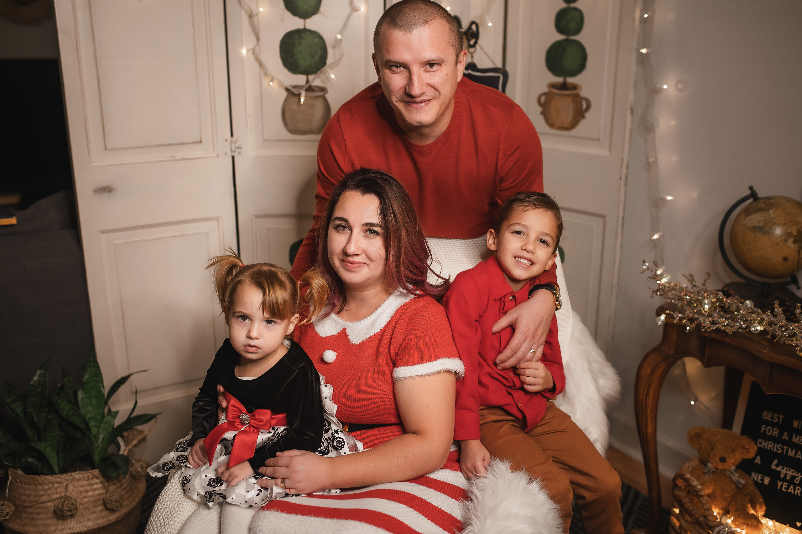 11.28.2020 Christmas Family Photoshoot 7. Wedding family event photographer in Chicago Nick Yushevich