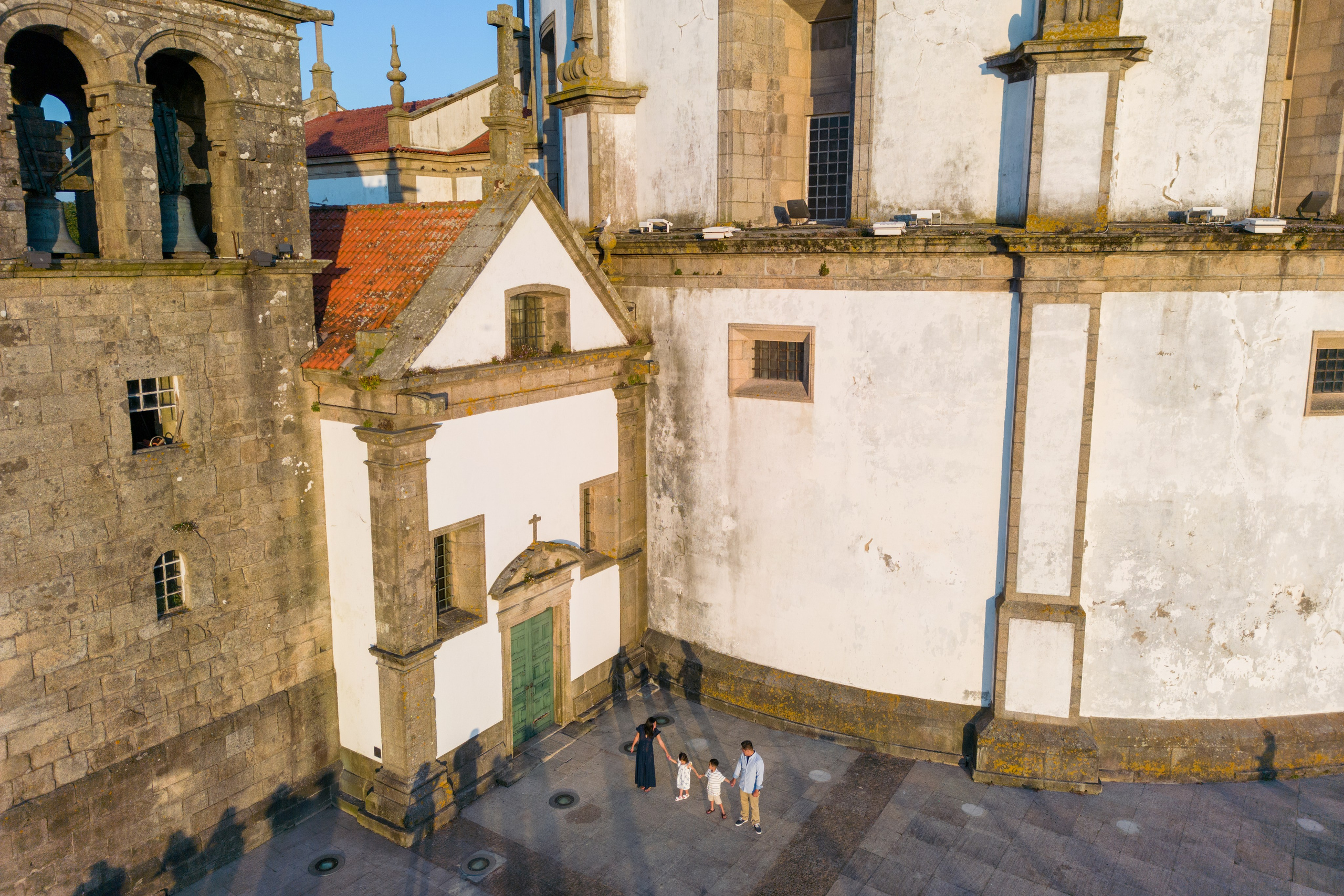 Family photo shoot in Porto. Photographer in Portugal Polina Gotovaya