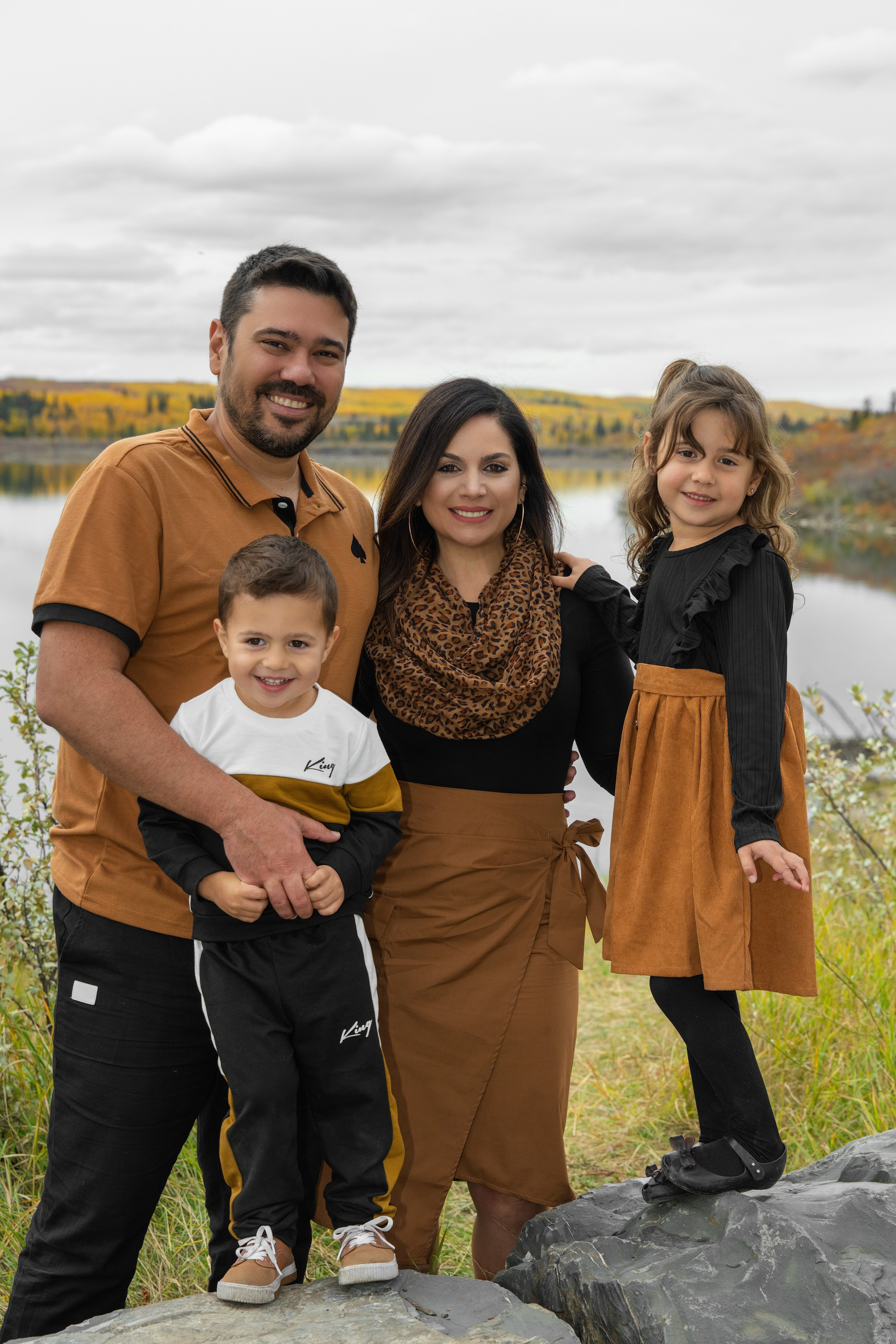 Ariana’s Family. Carlos Lima Photography — Photographer in Calgary